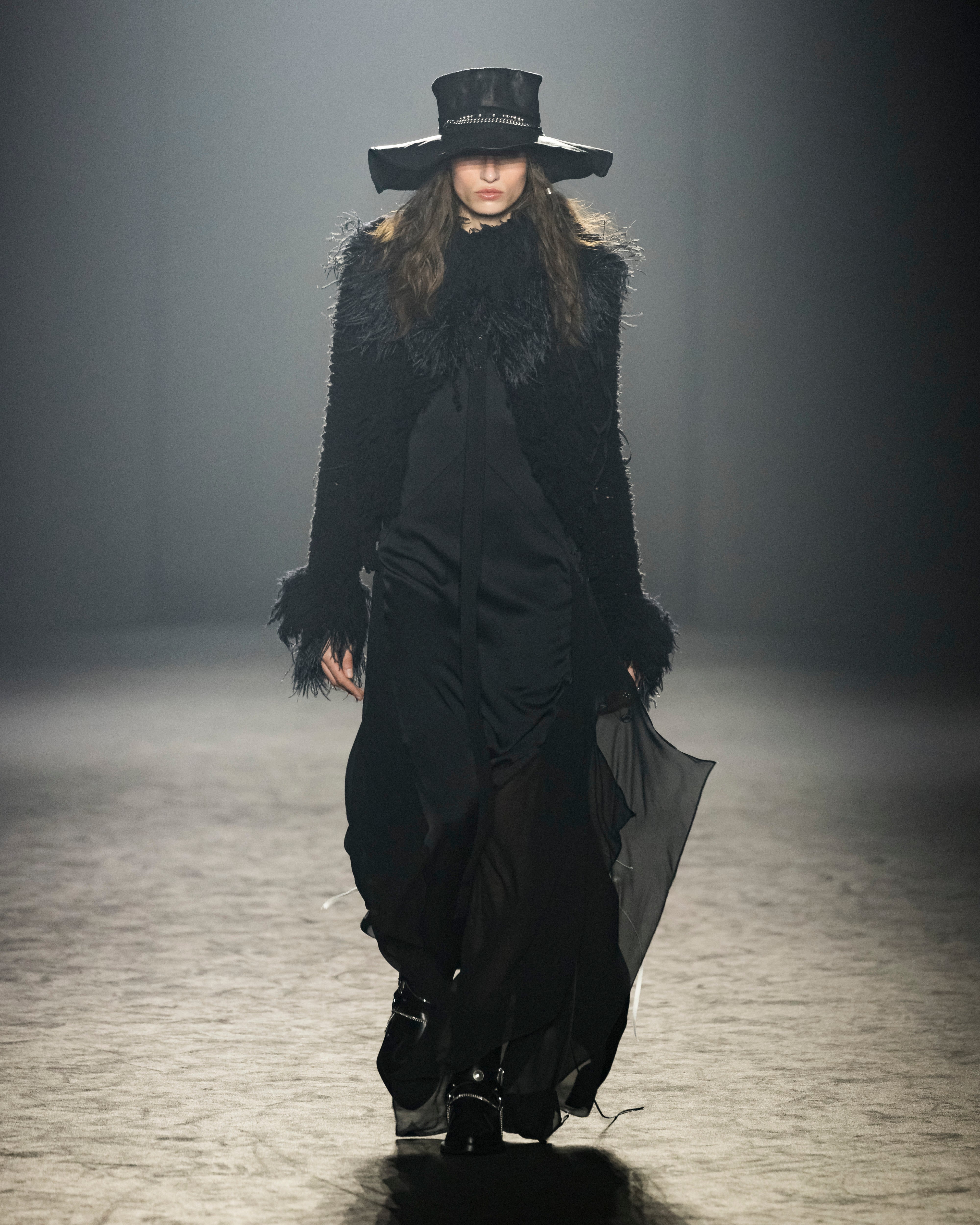 Autumn / Winter 25 Look 5 – Ann Demeulemeester