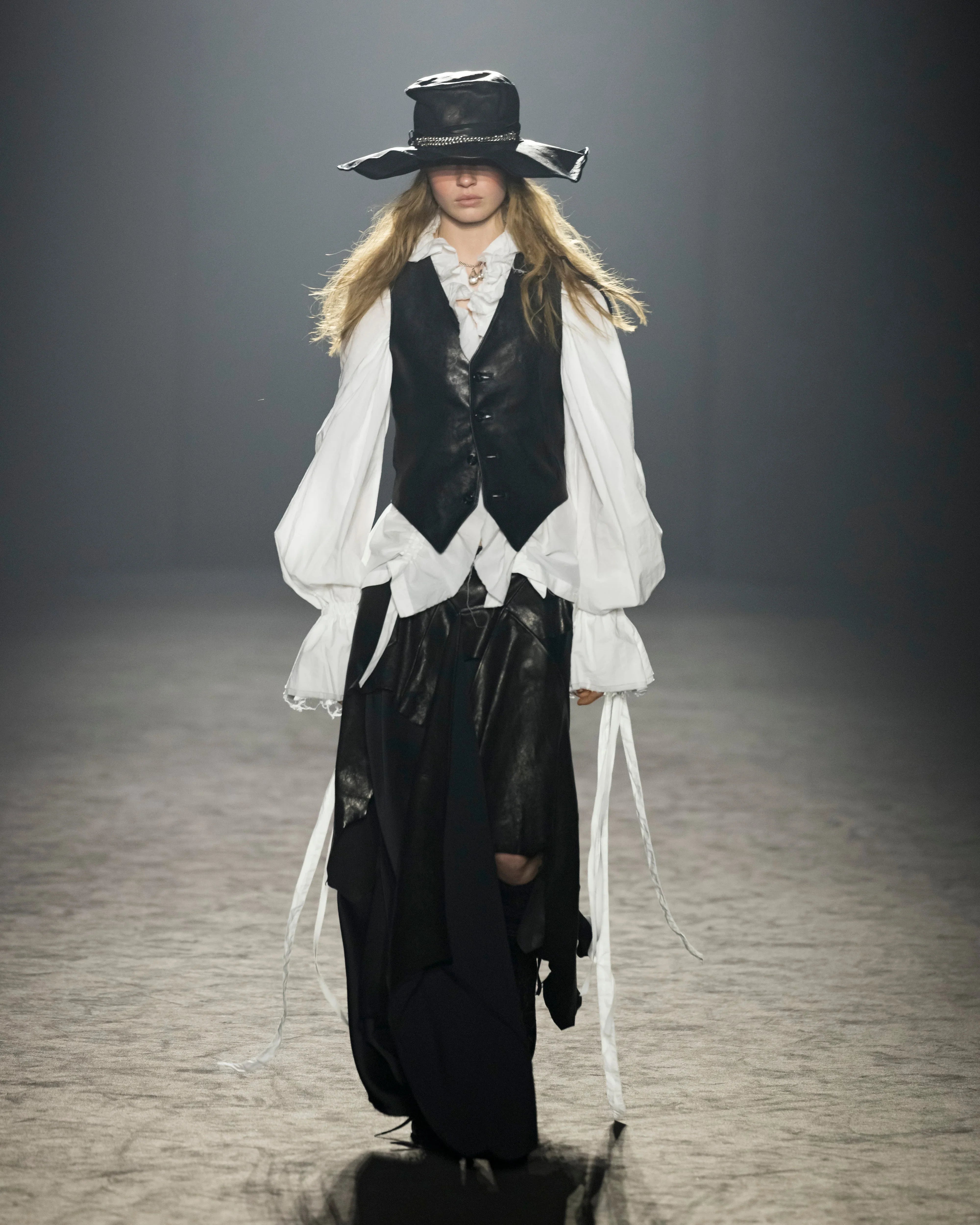 Autumn / Winter 25 – Ann Demeulemeester