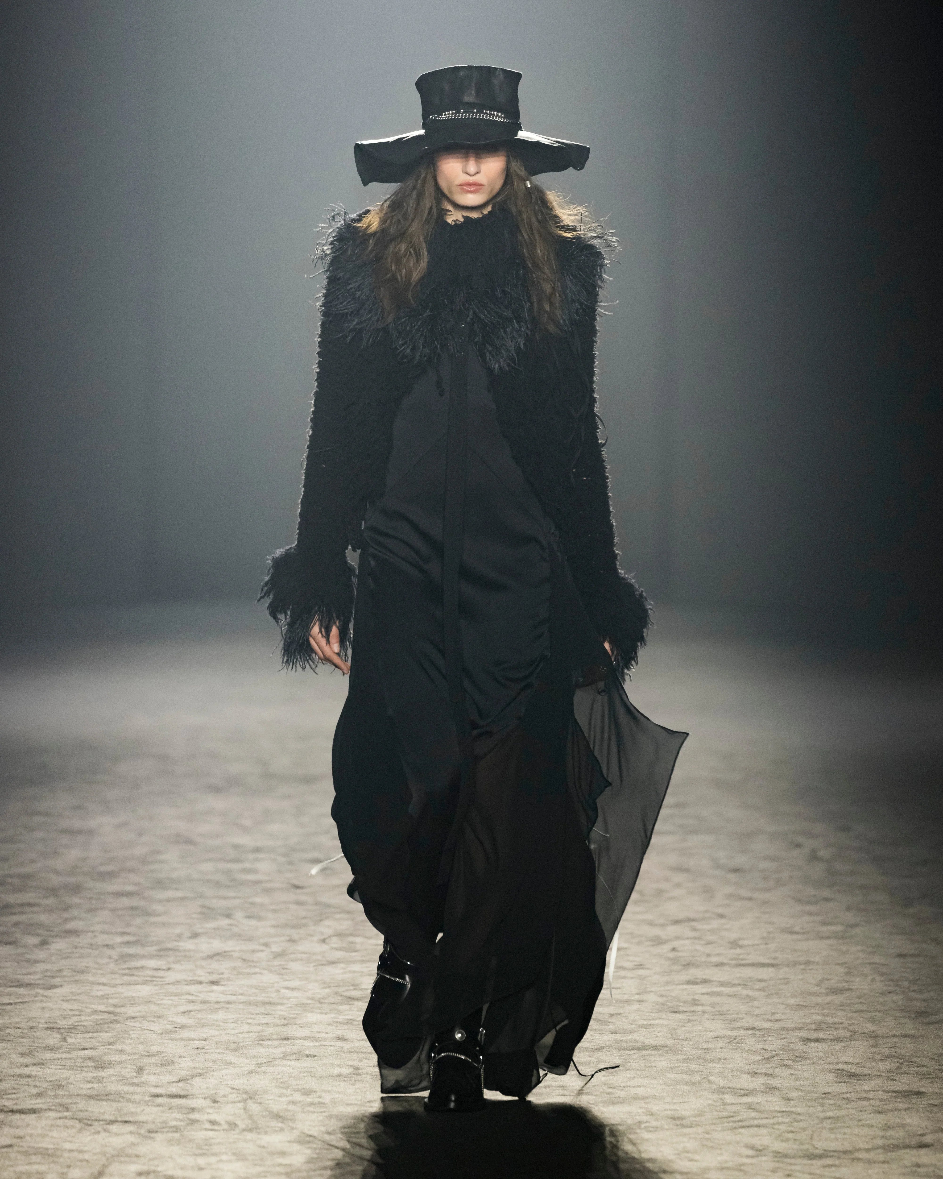 Autumn / Winter 25 – Ann Demeulemeester