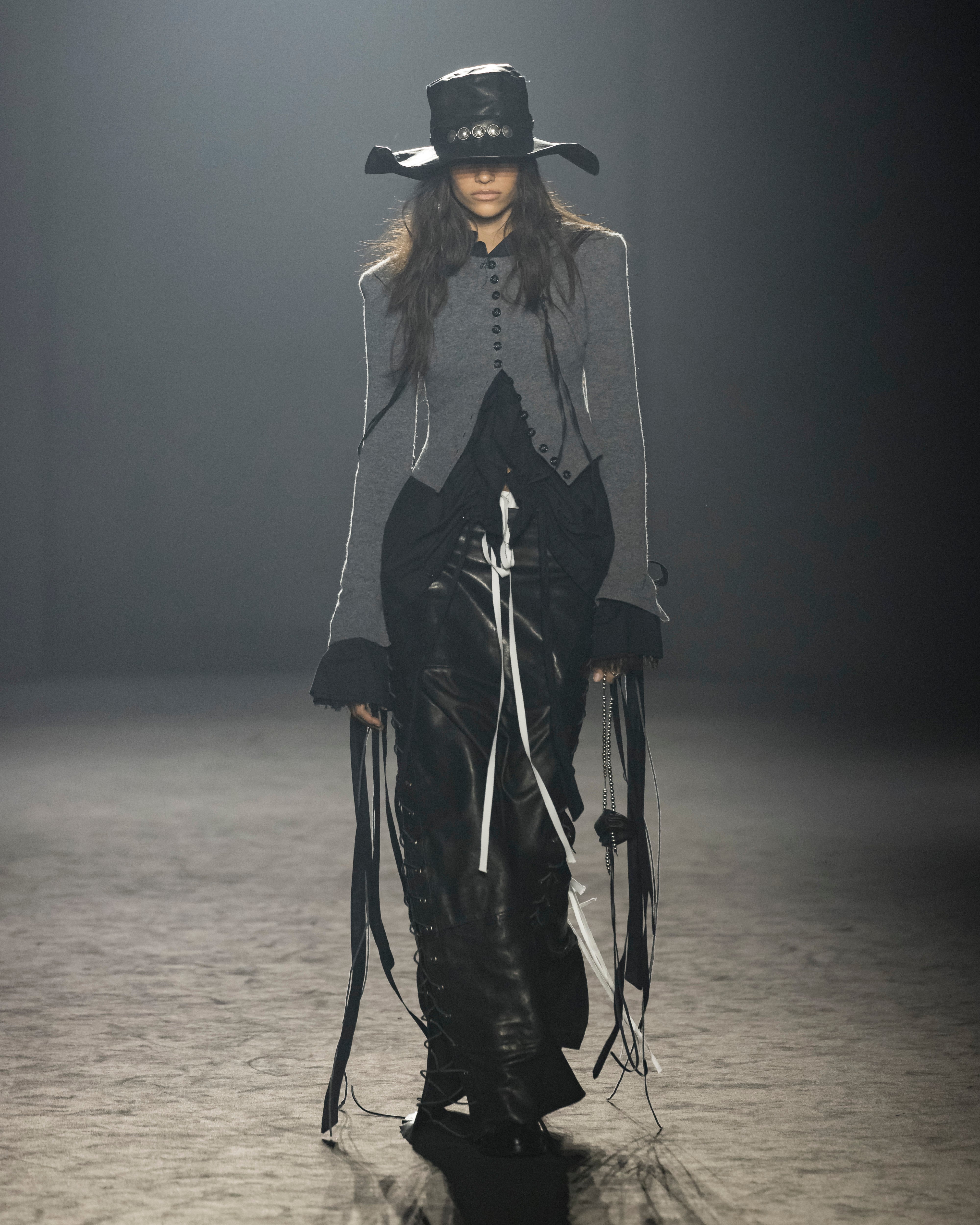 Autumn / Winter 25 – Ann Demeulemeester
