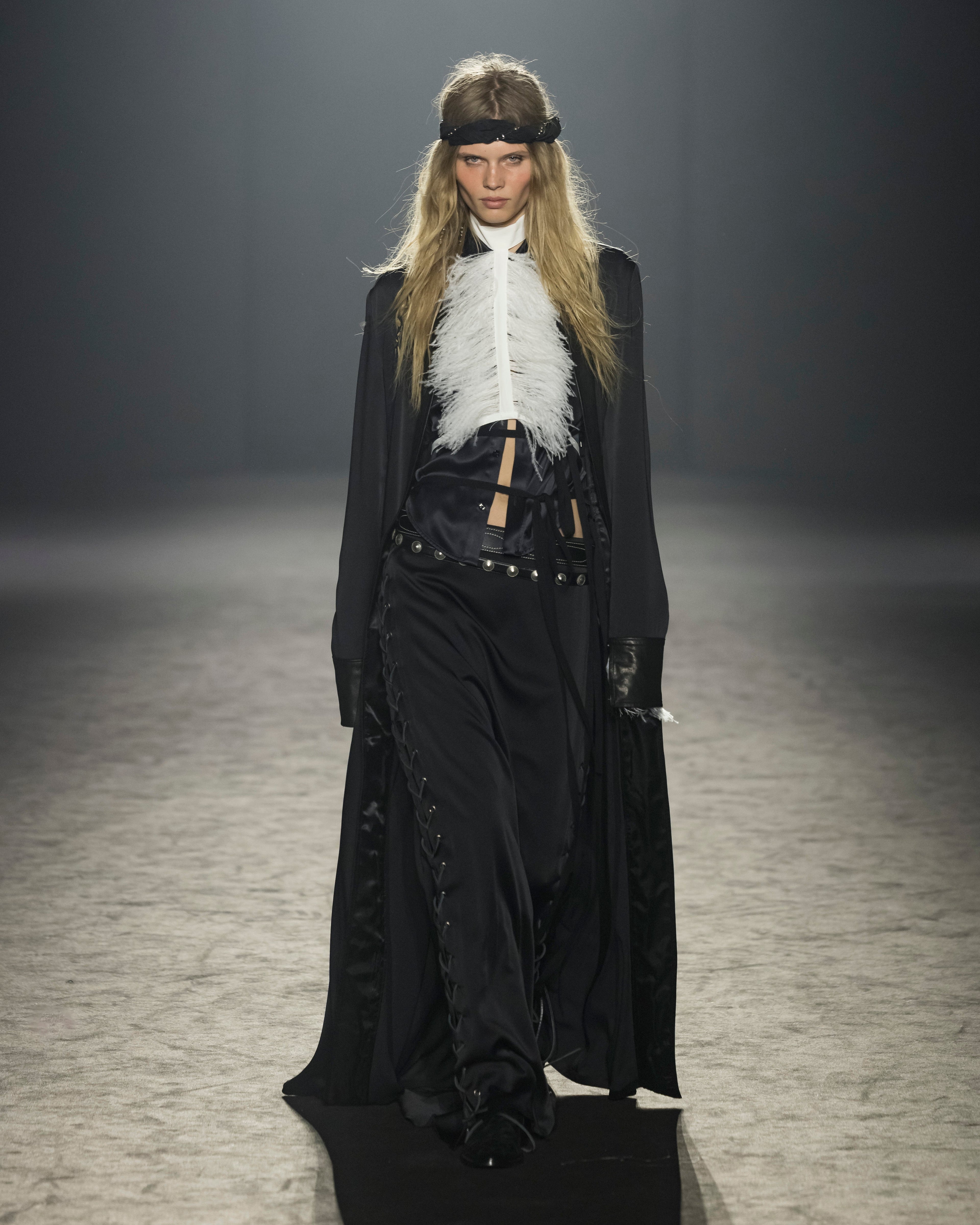 Autumn / Winter 25 Look 31