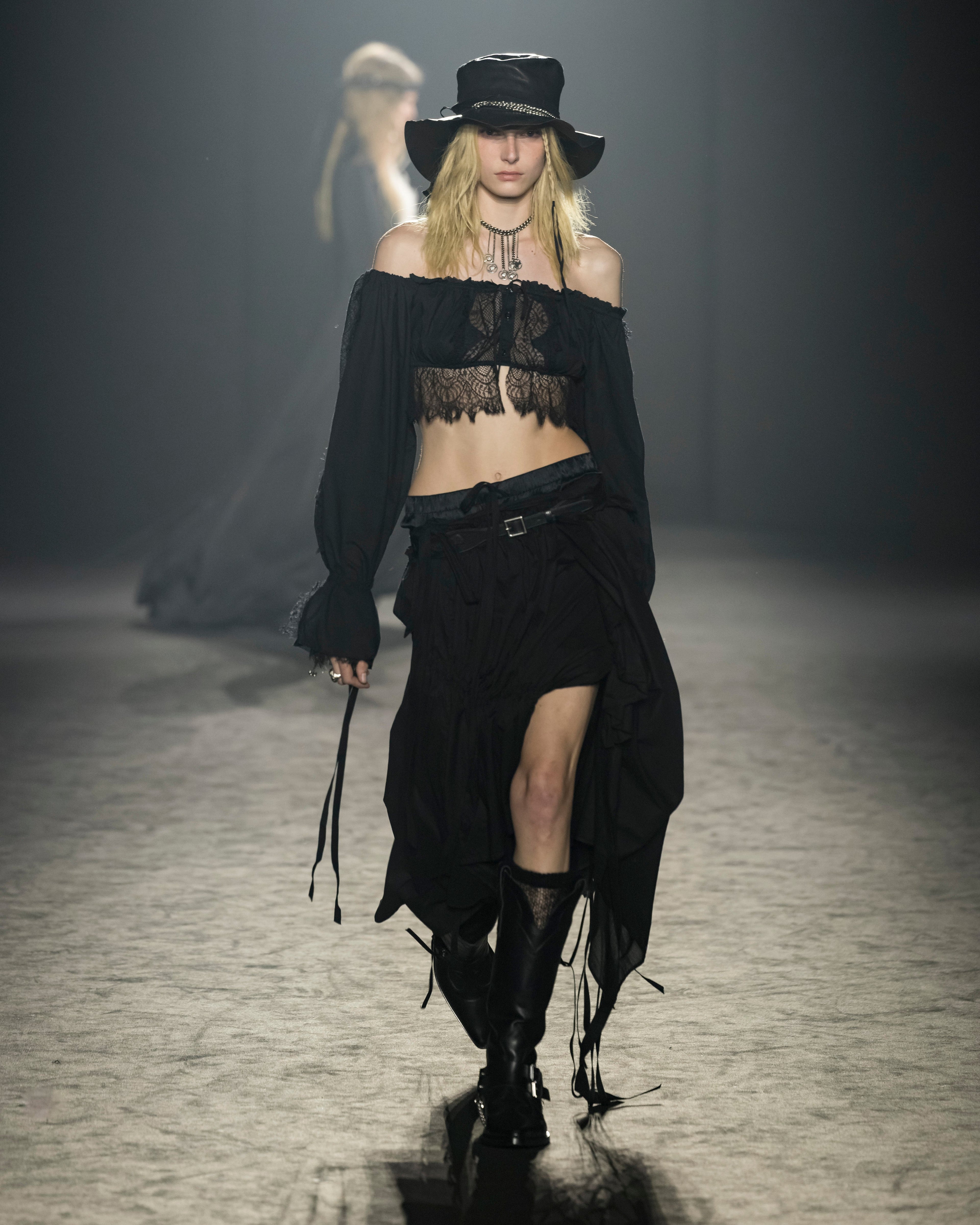 Autumn / Winter 25 Look 33