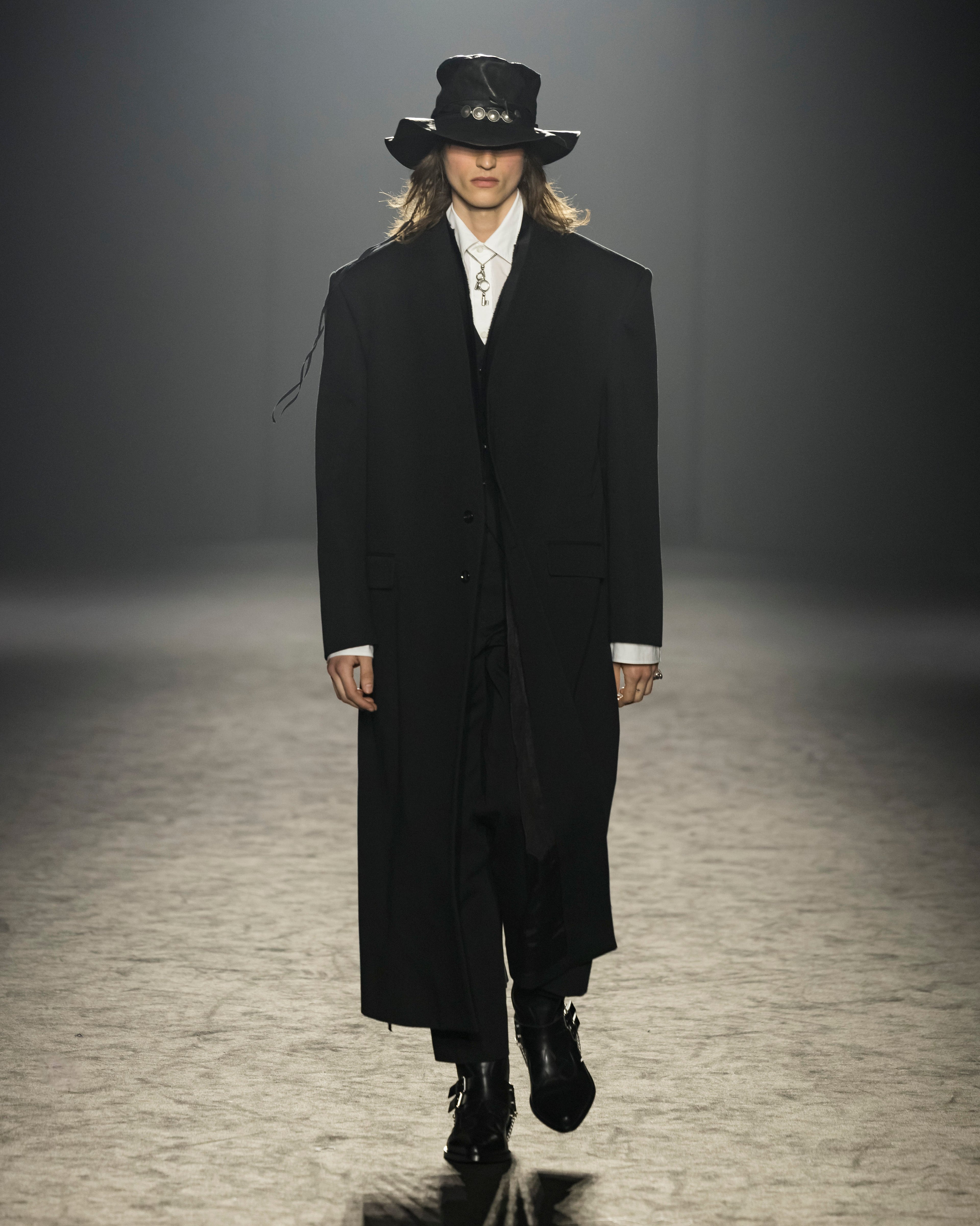 Autumn / Winter 25 Look 34