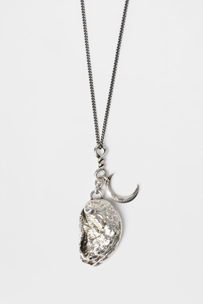 Tordar Necklace with Shell Pendant