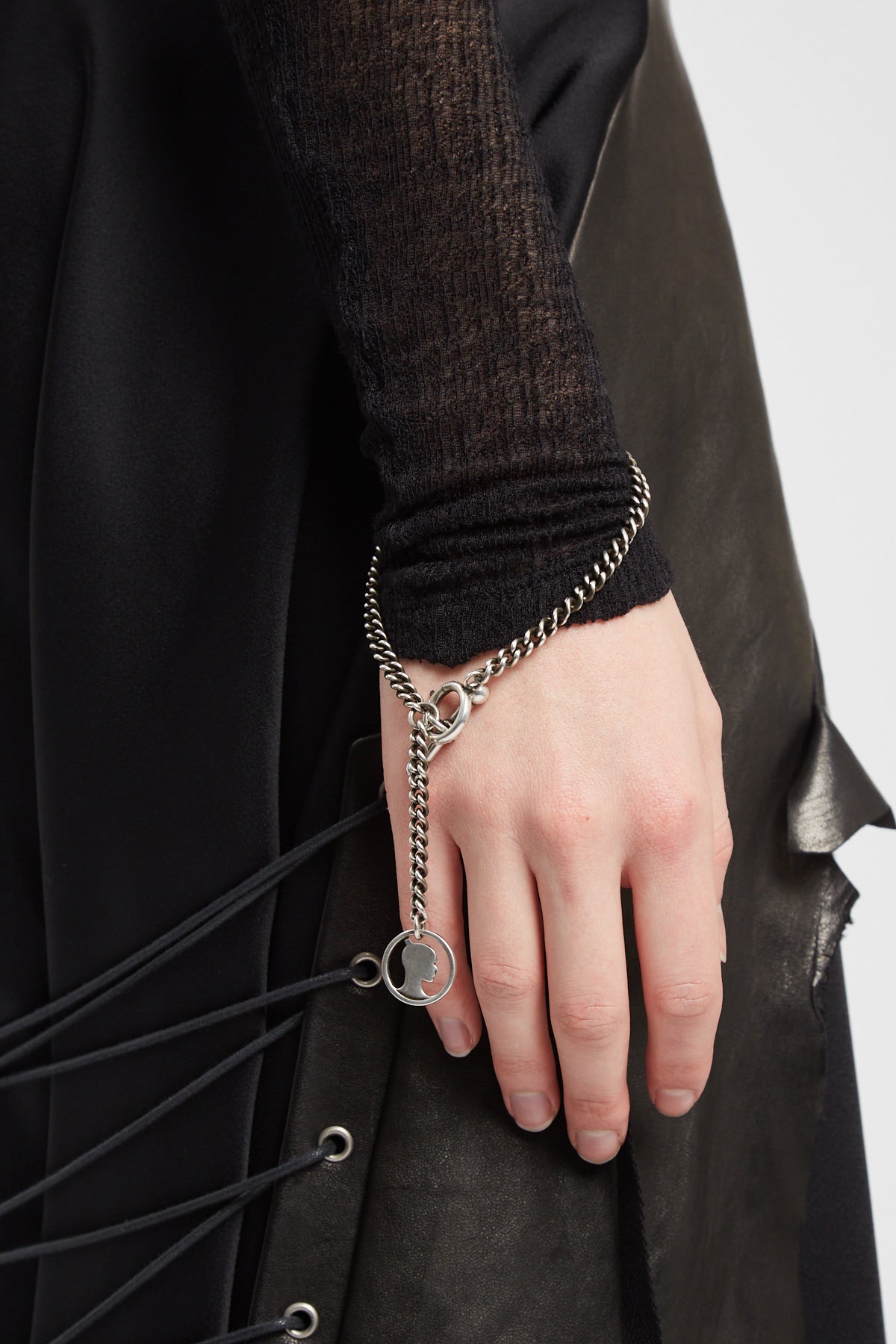 女性用ブレスレット – Ann Demeulemeester