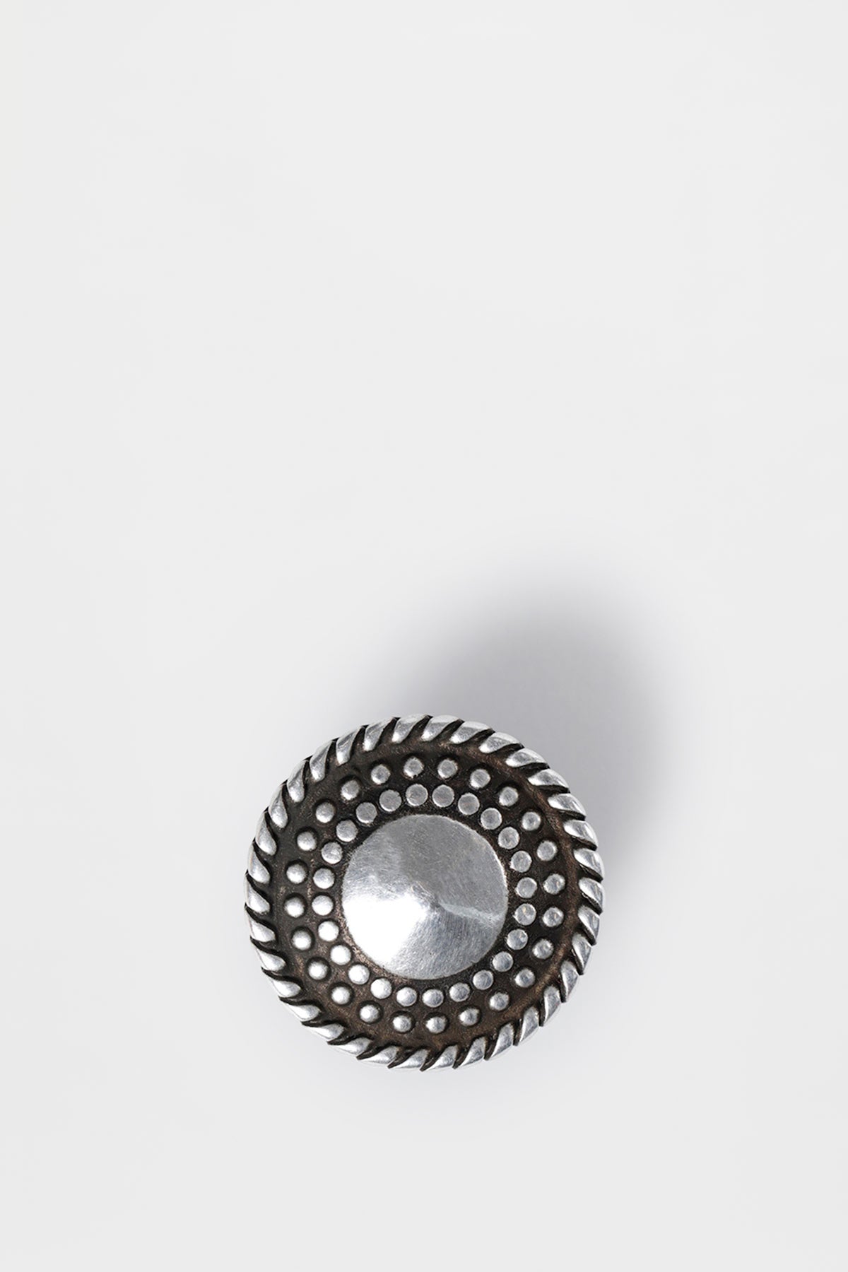 Ushi Stud Pin