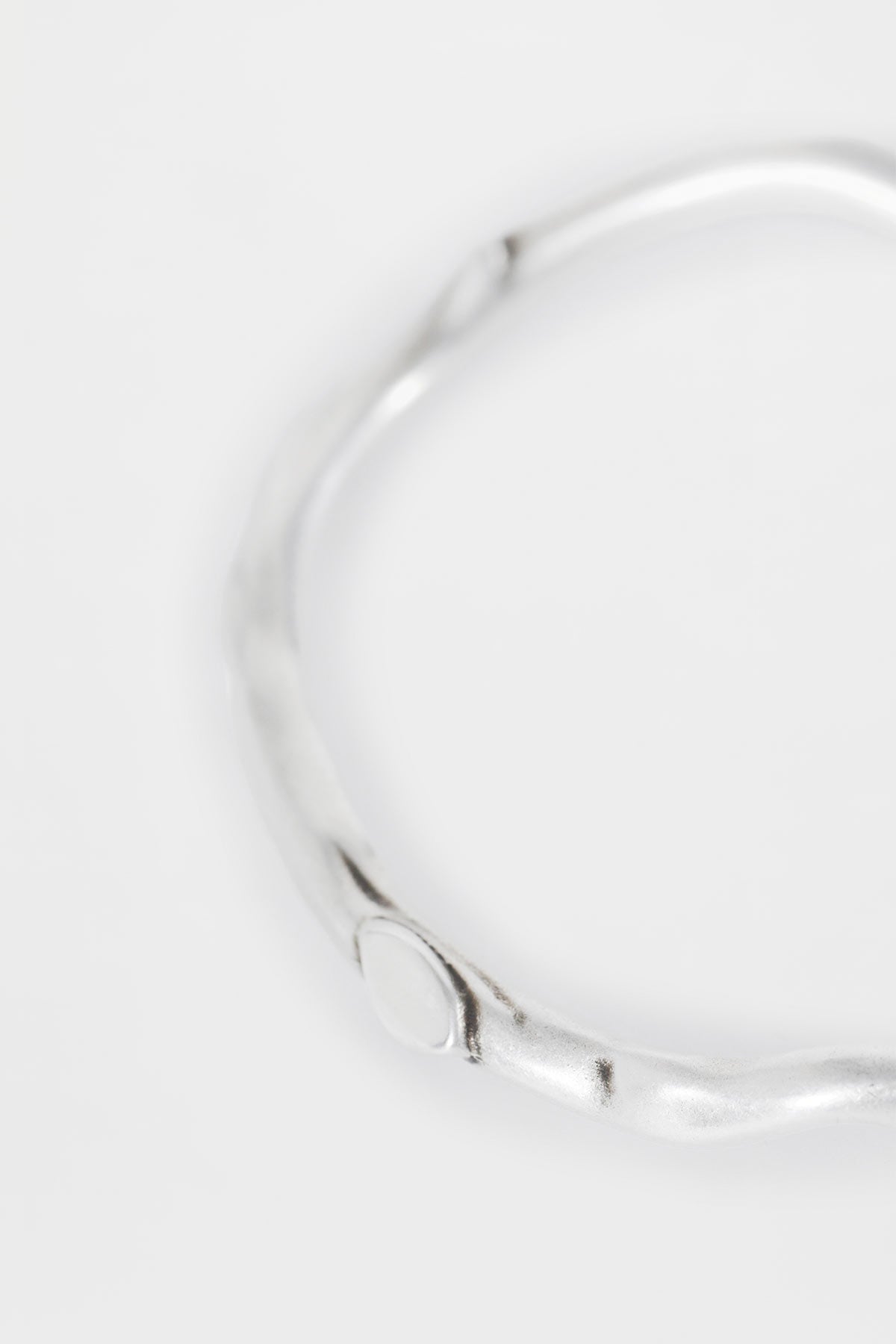 ANN DEMEULEMEESTERシルバーバングル/ブレスレットシルバー925 Ann Demeulemeesterのシルバー Anouk シンプル バングルブレスレットが