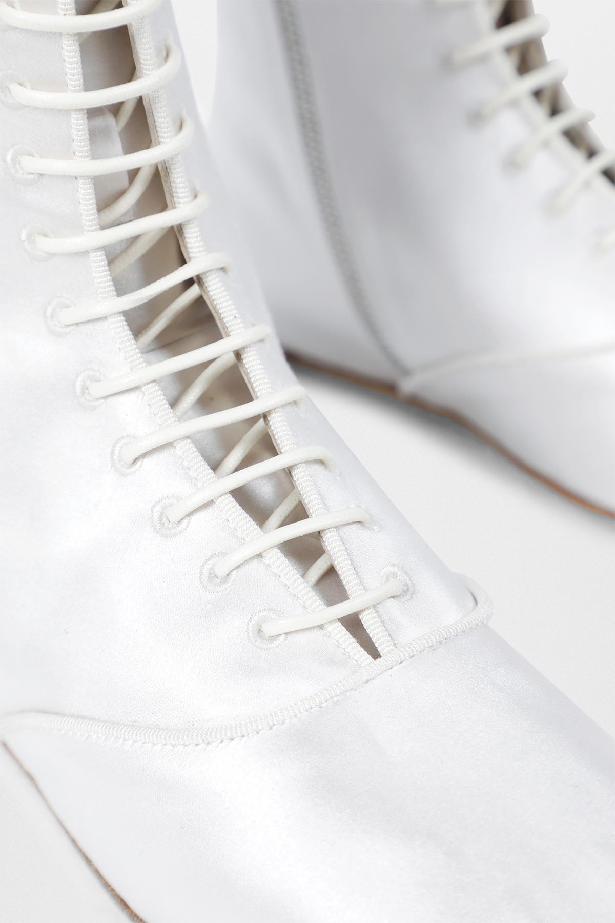 أحذية الكاحل المربعة من مونيل 