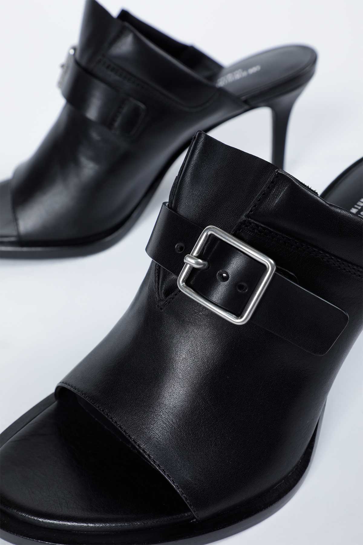 ケケヒールドミュール – Ann Demeulemeester