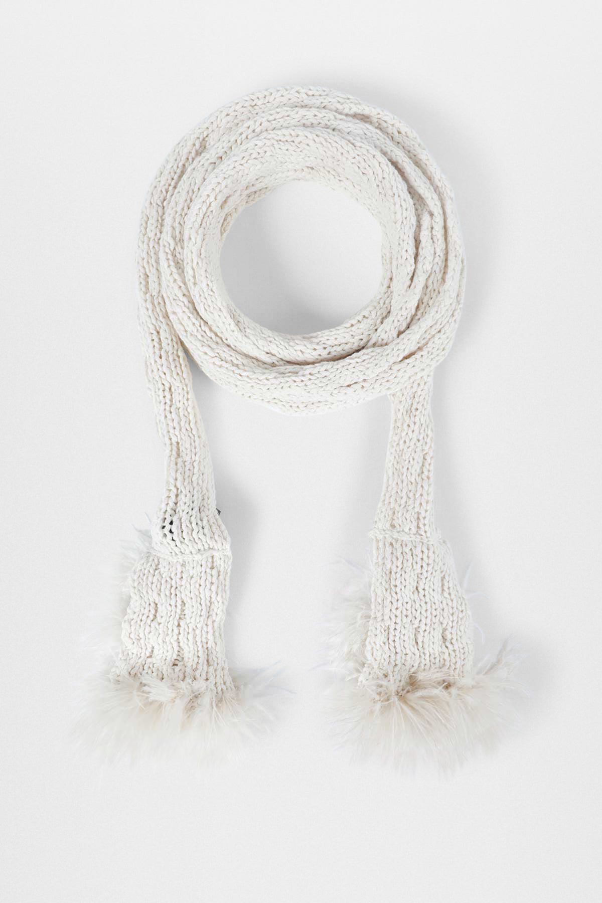 Rae Ribbed Scarf With Feathered Ruffles