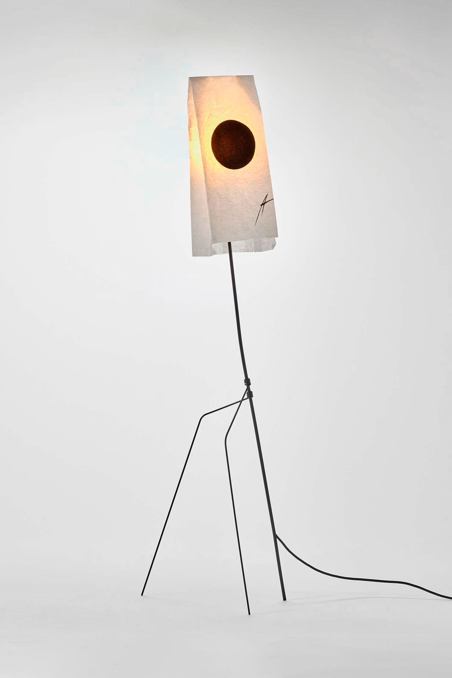 Eo - مصباح قائم بذاته 