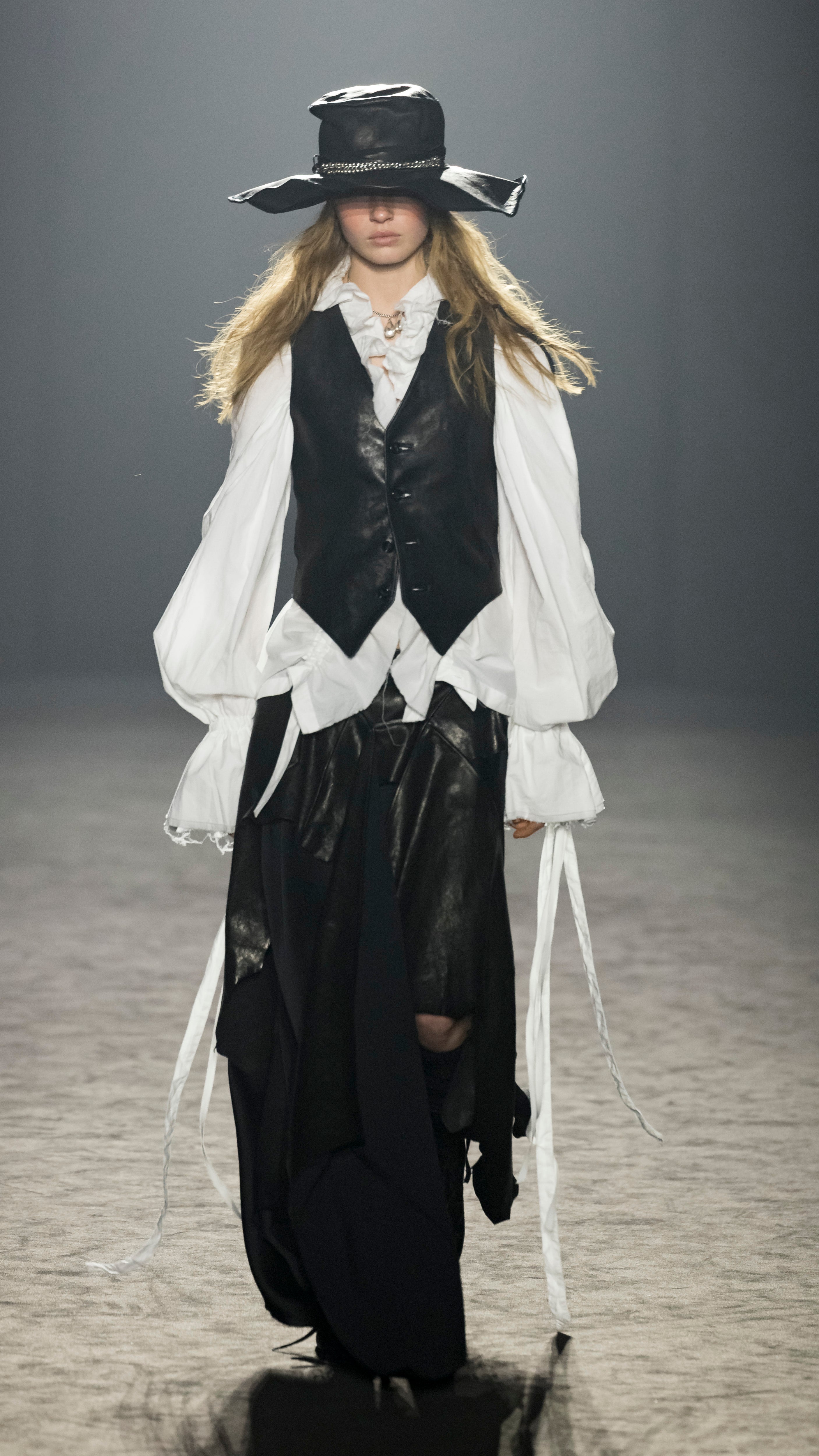 Autumn / Winter 25 – Ann Demeulemeester