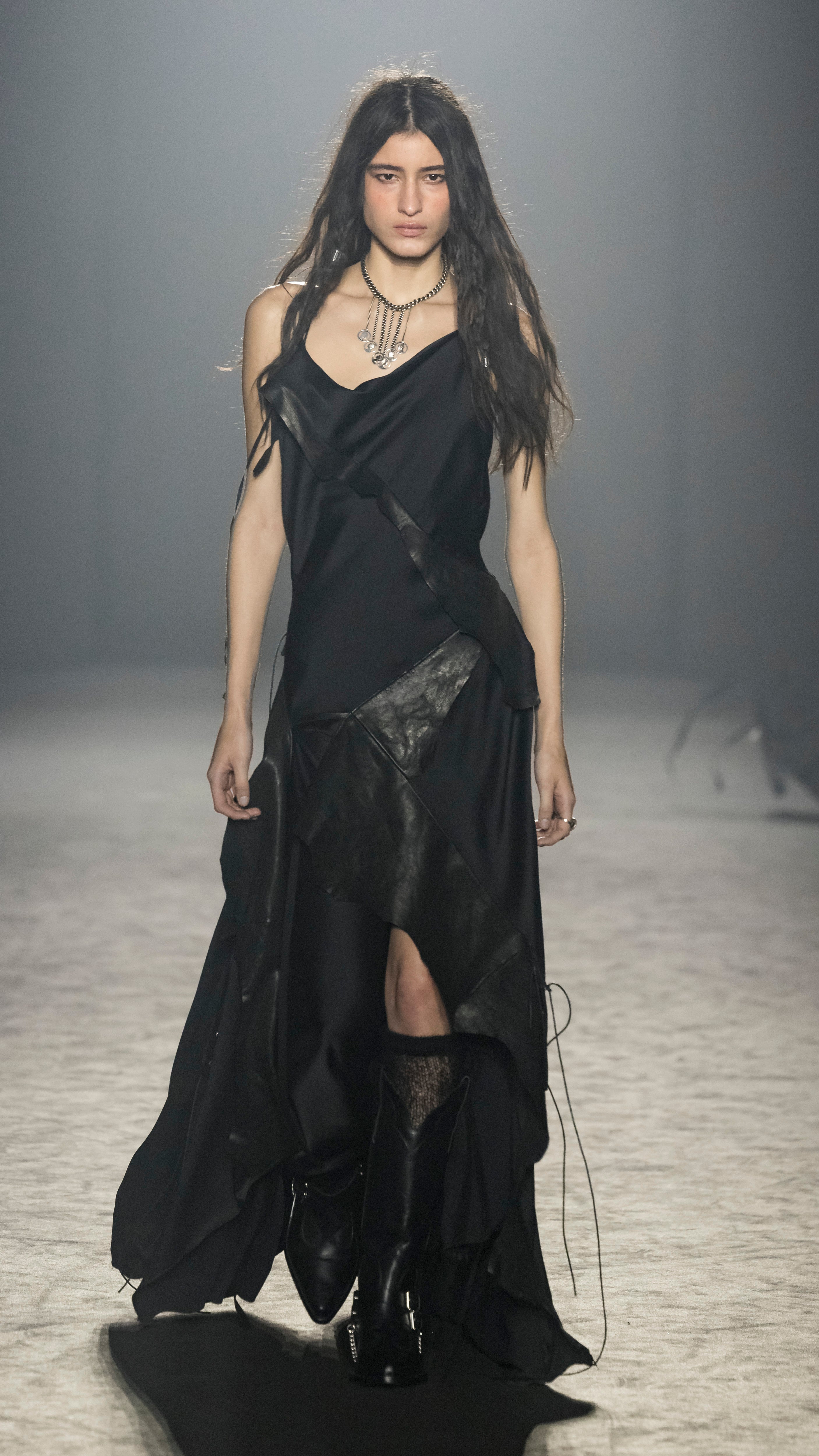 Autumn / Winter 25 – Ann Demeulemeester