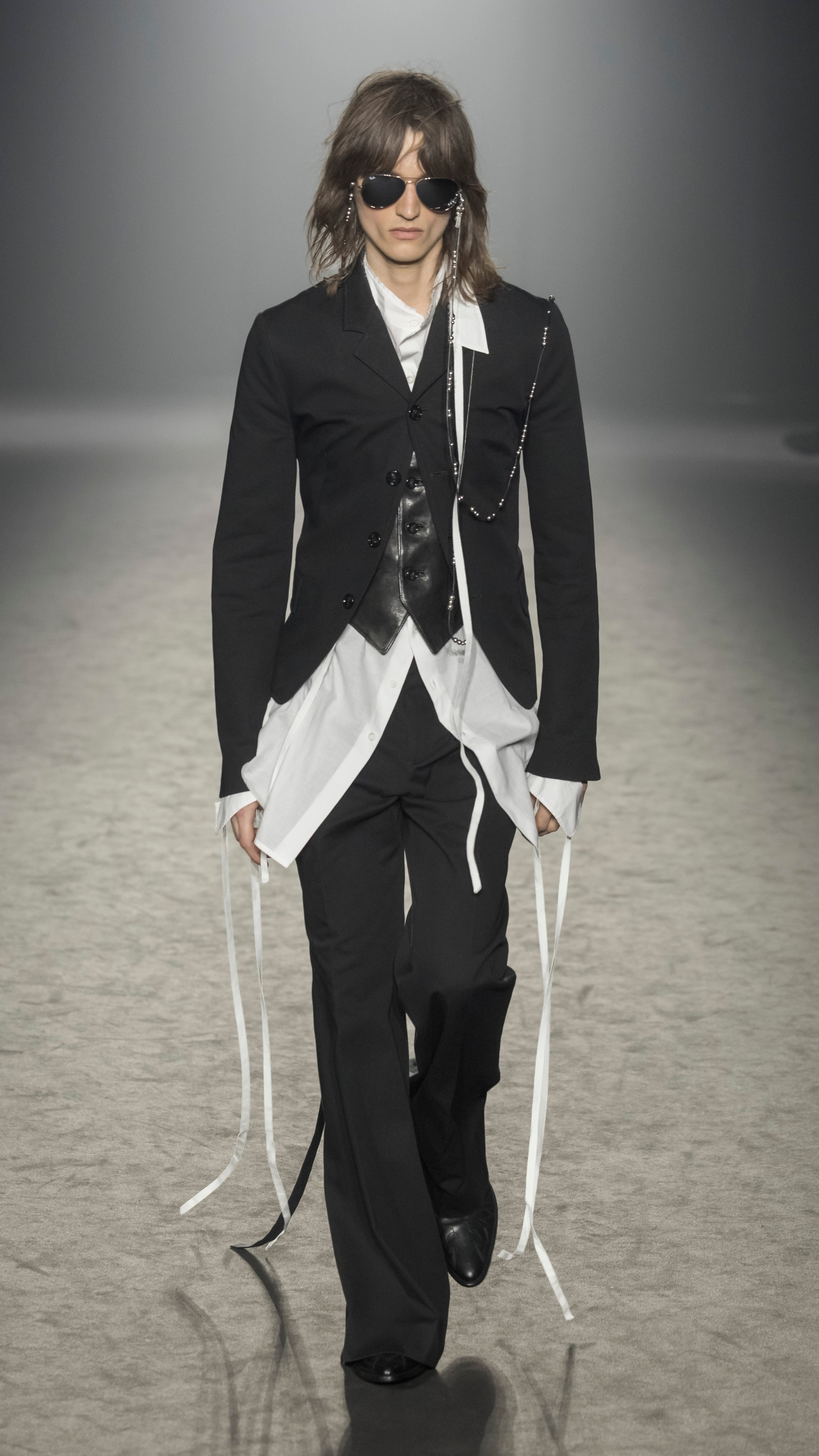 Autumn / Winter 25 – Ann Demeulemeester
