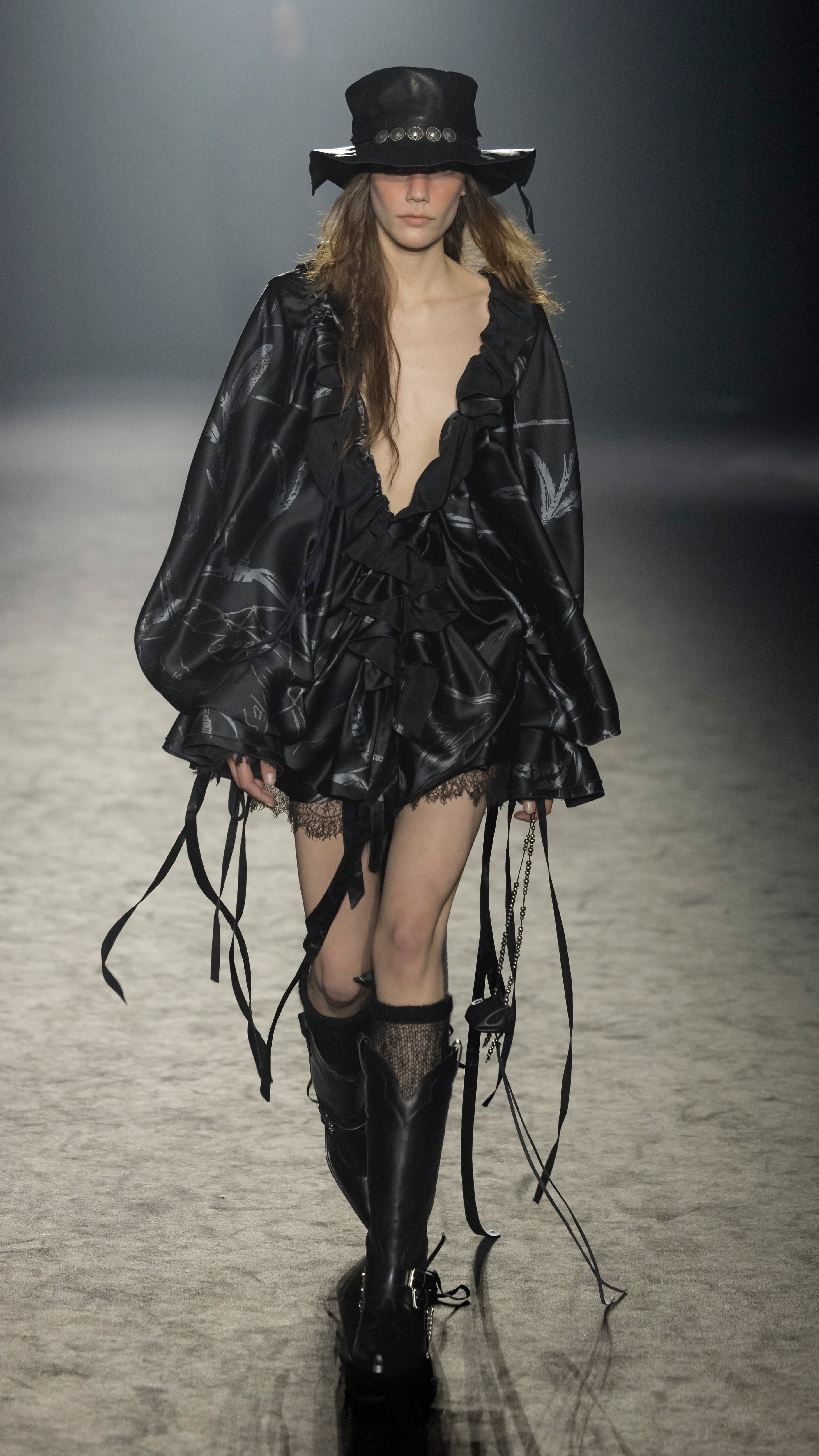 Autumn / Winter 25 – Ann Demeulemeester