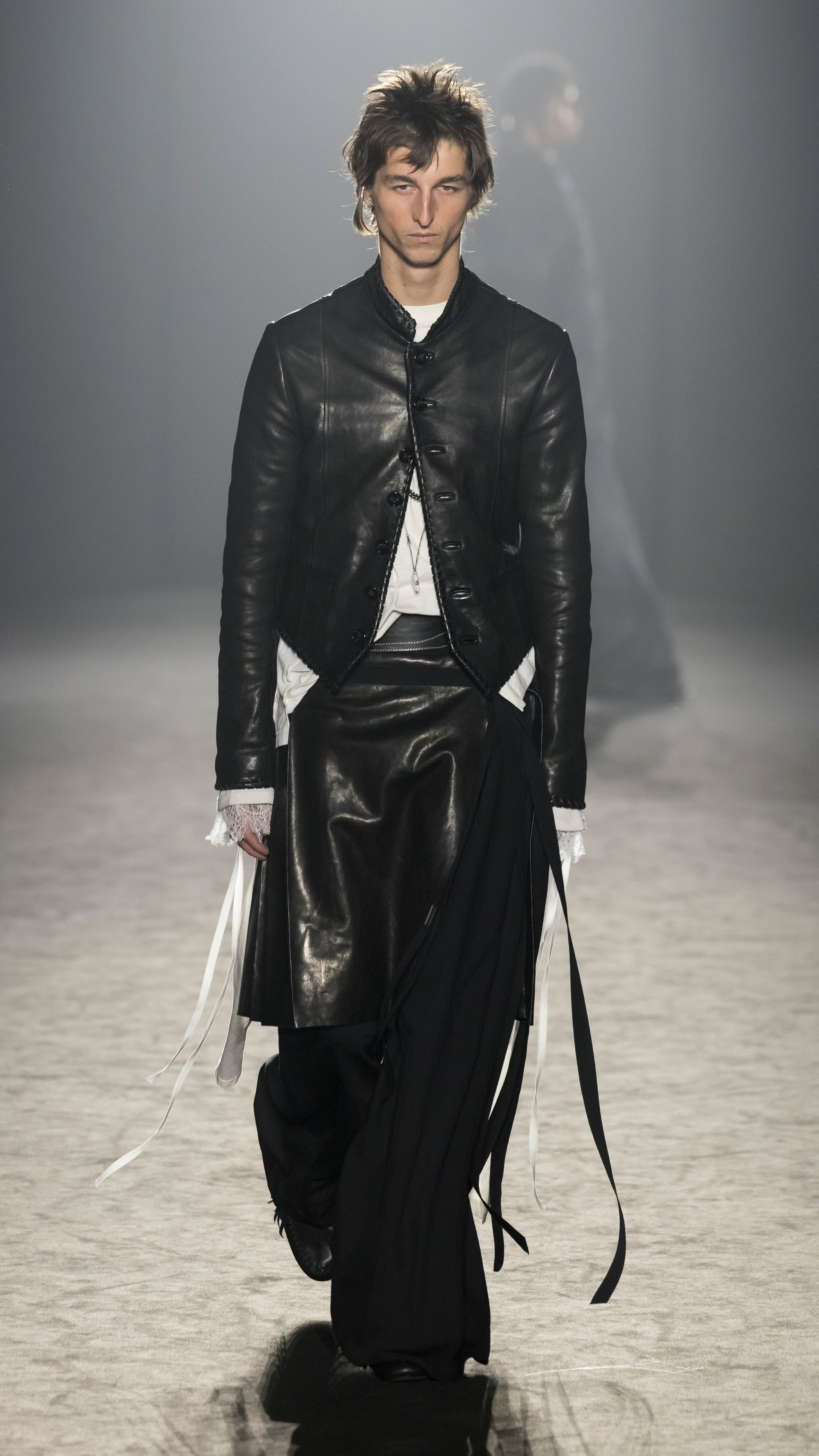 Autumn / Winter 25 – Ann Demeulemeester
