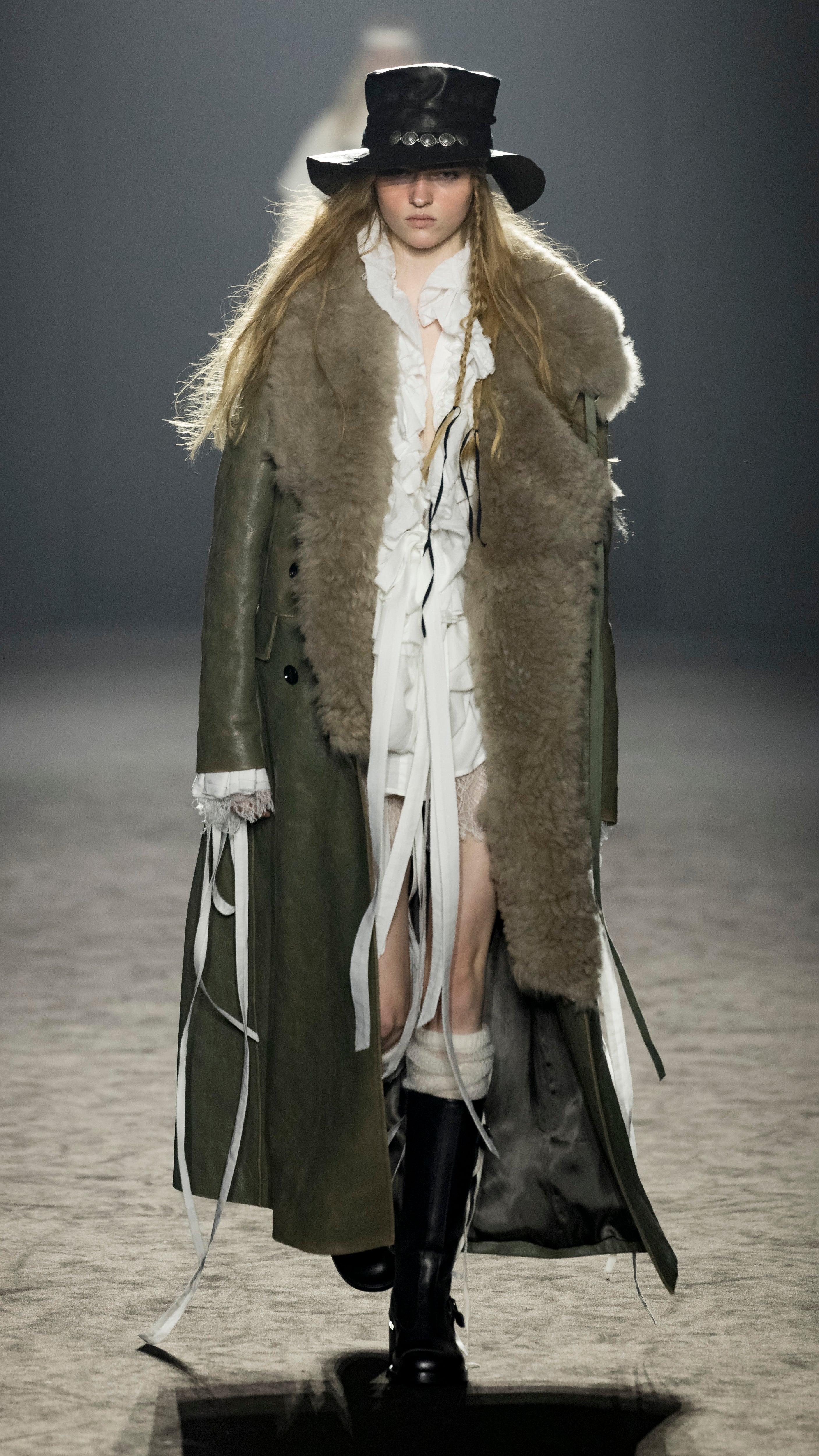 Autumn / Winter 25 – Ann Demeulemeester
