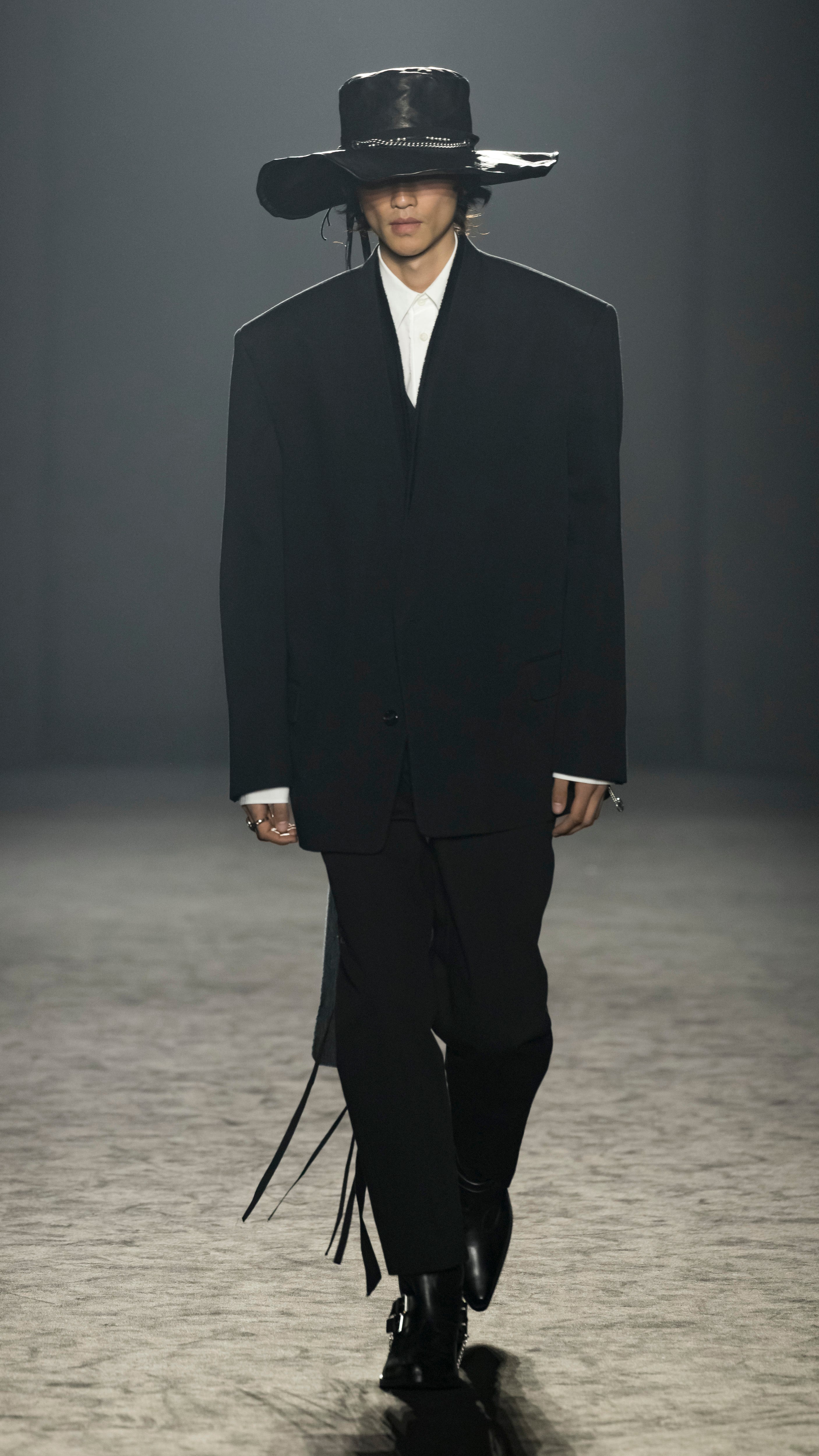 Autumn / Winter 25 – Ann Demeulemeester