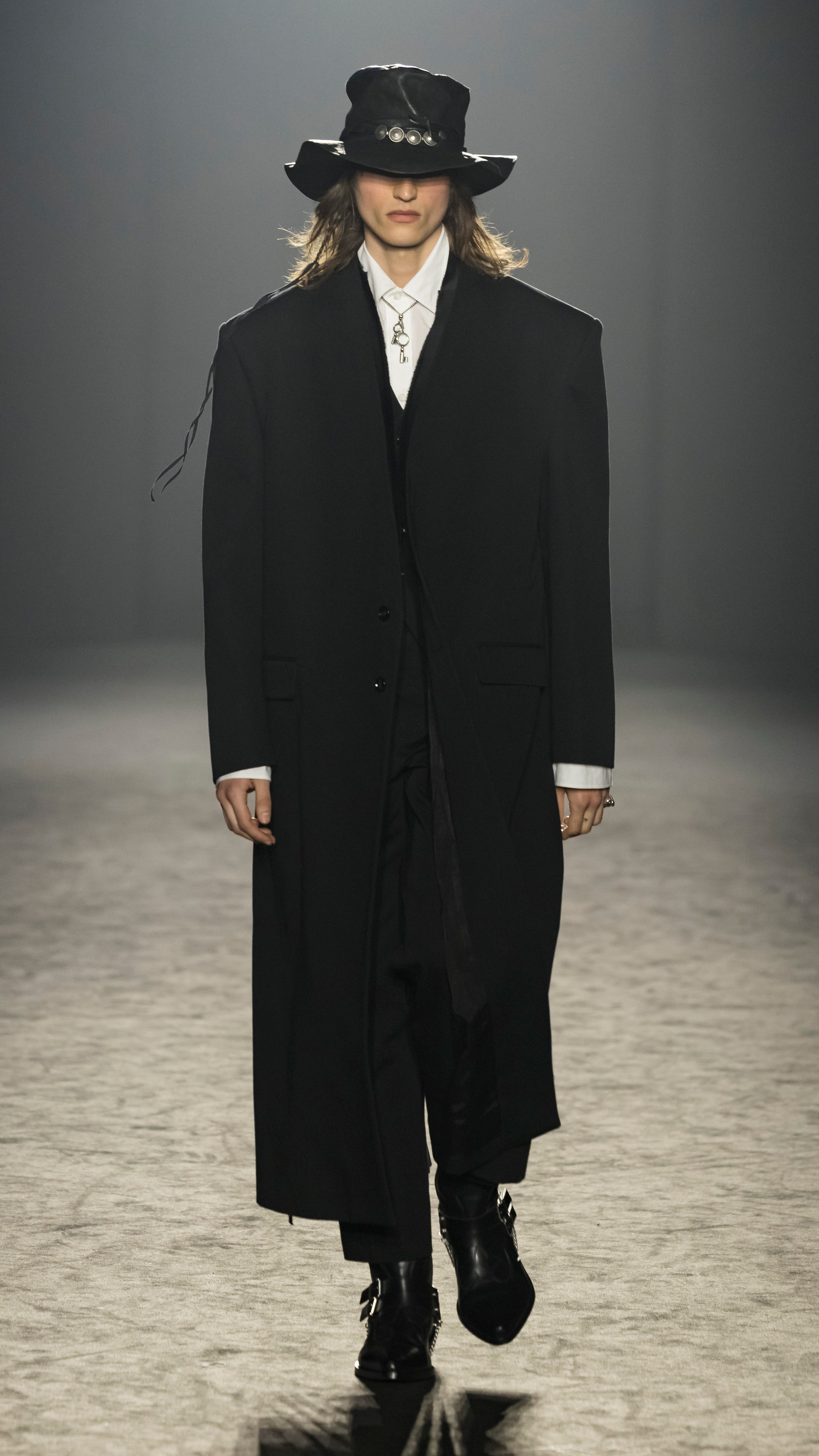 Autumn / Winter 25 – Ann Demeulemeester
