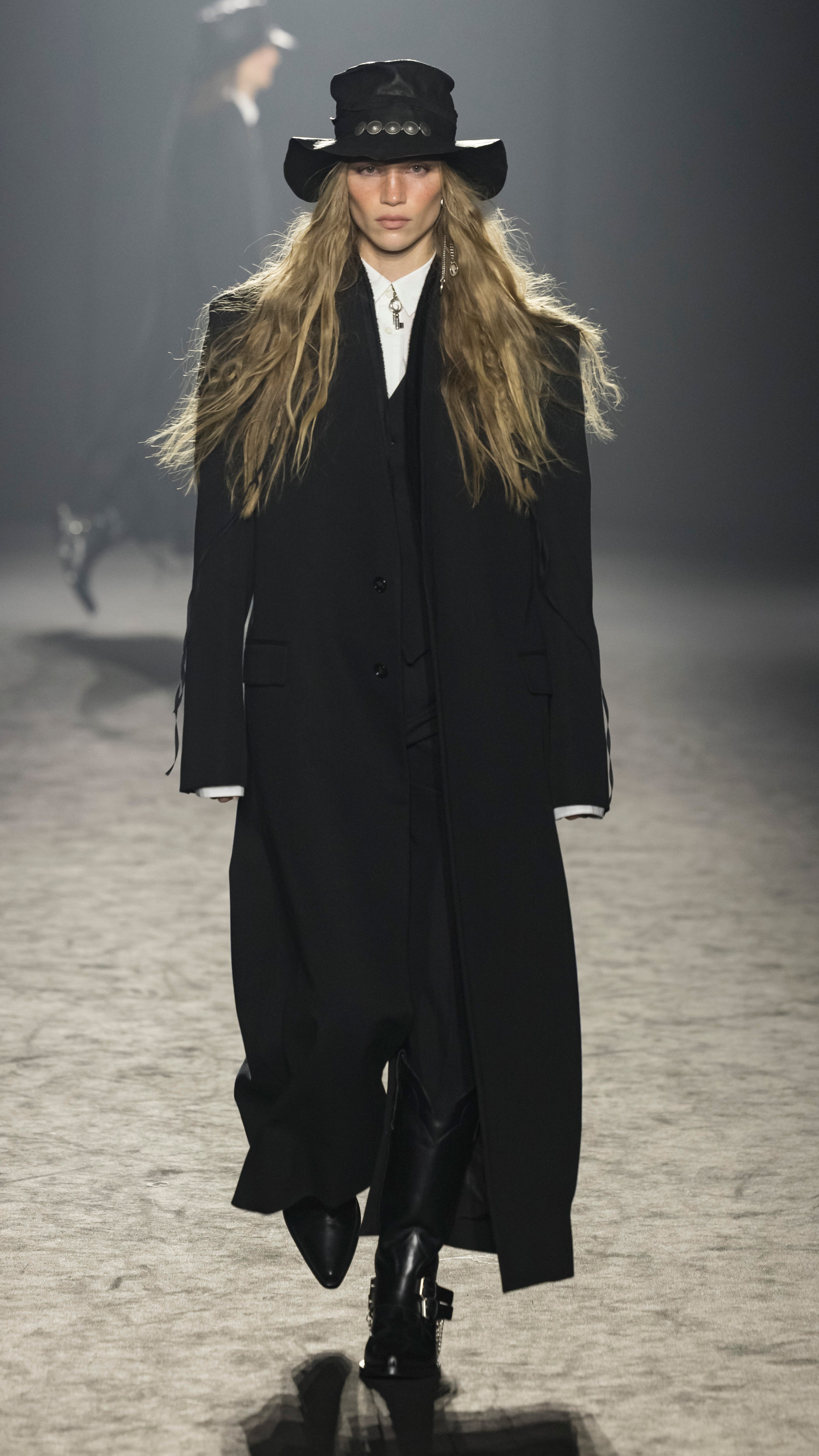 Autumn / Winter 25 – Ann Demeulemeester