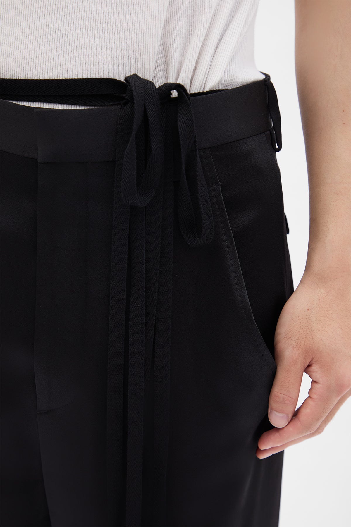 Ann Demeulemeester アシンメトリーパンツ 入荷情報] Ann Demeulemeester 25SS 最終デリバリーが入荷しました