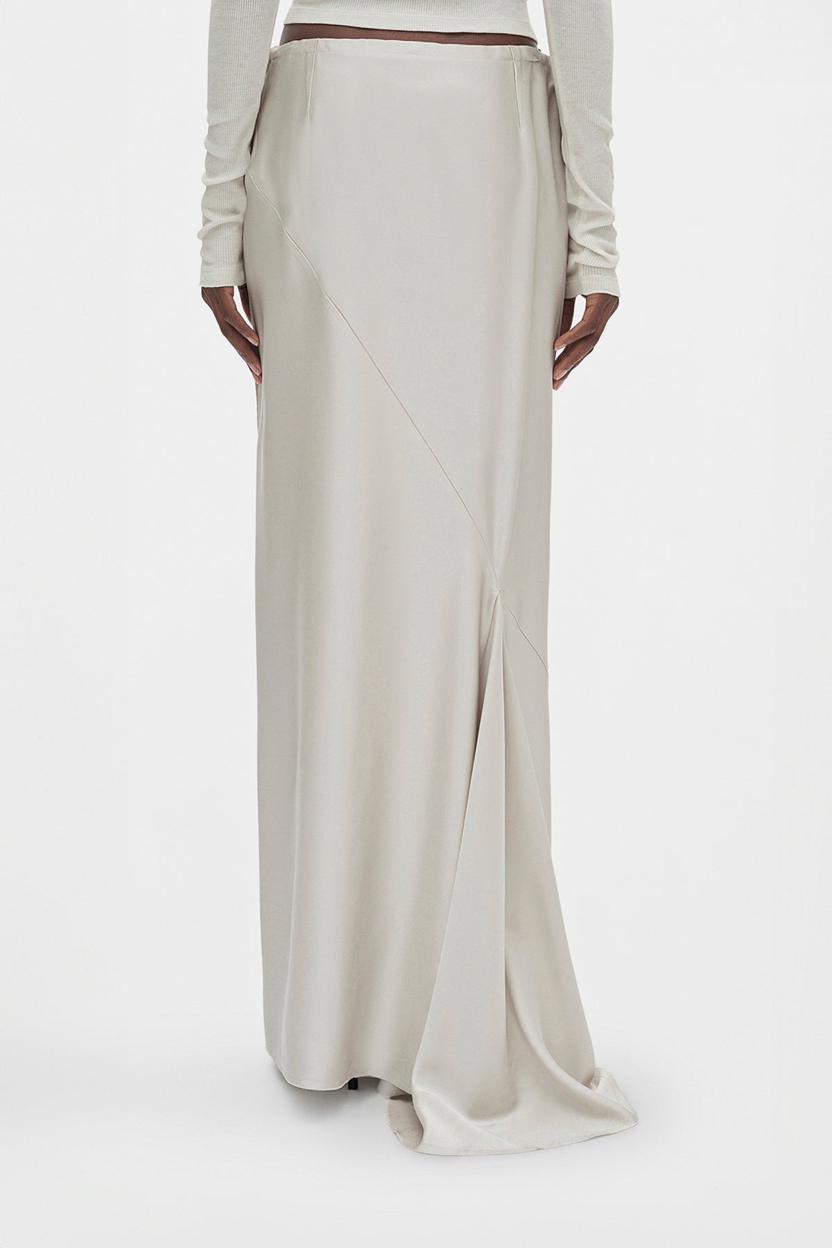 تنورة إيفلين طويلة مع انحياز 