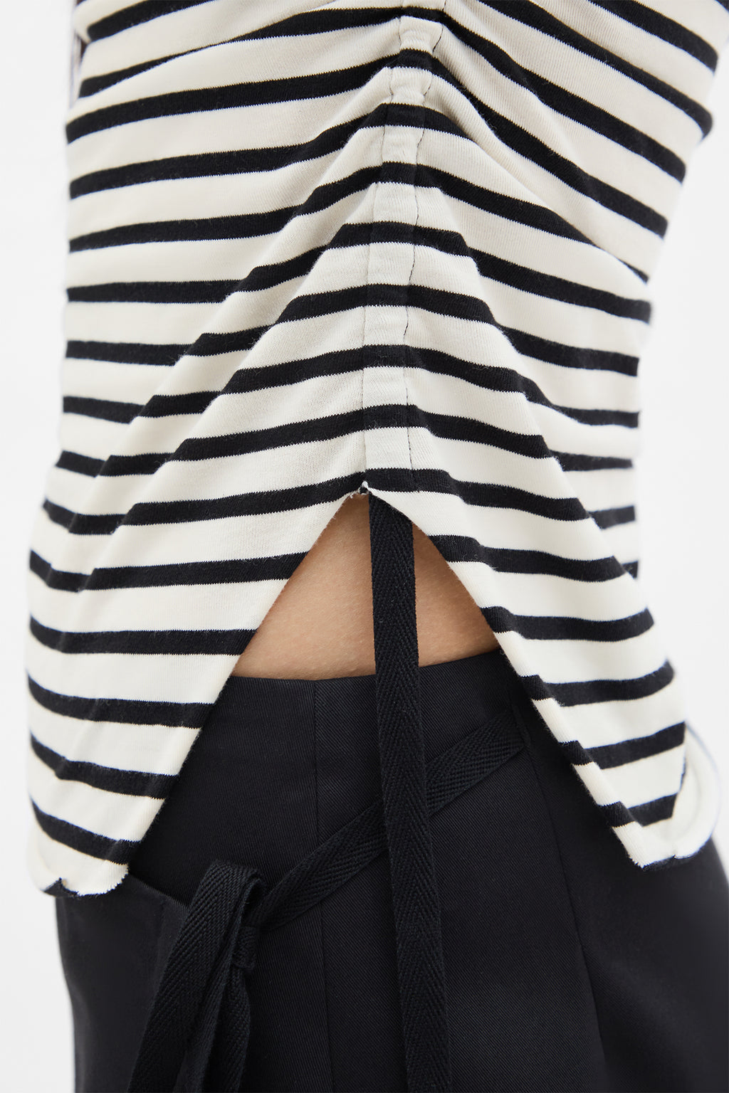 Oke Wrinkled Cropped Long Sleeve Top