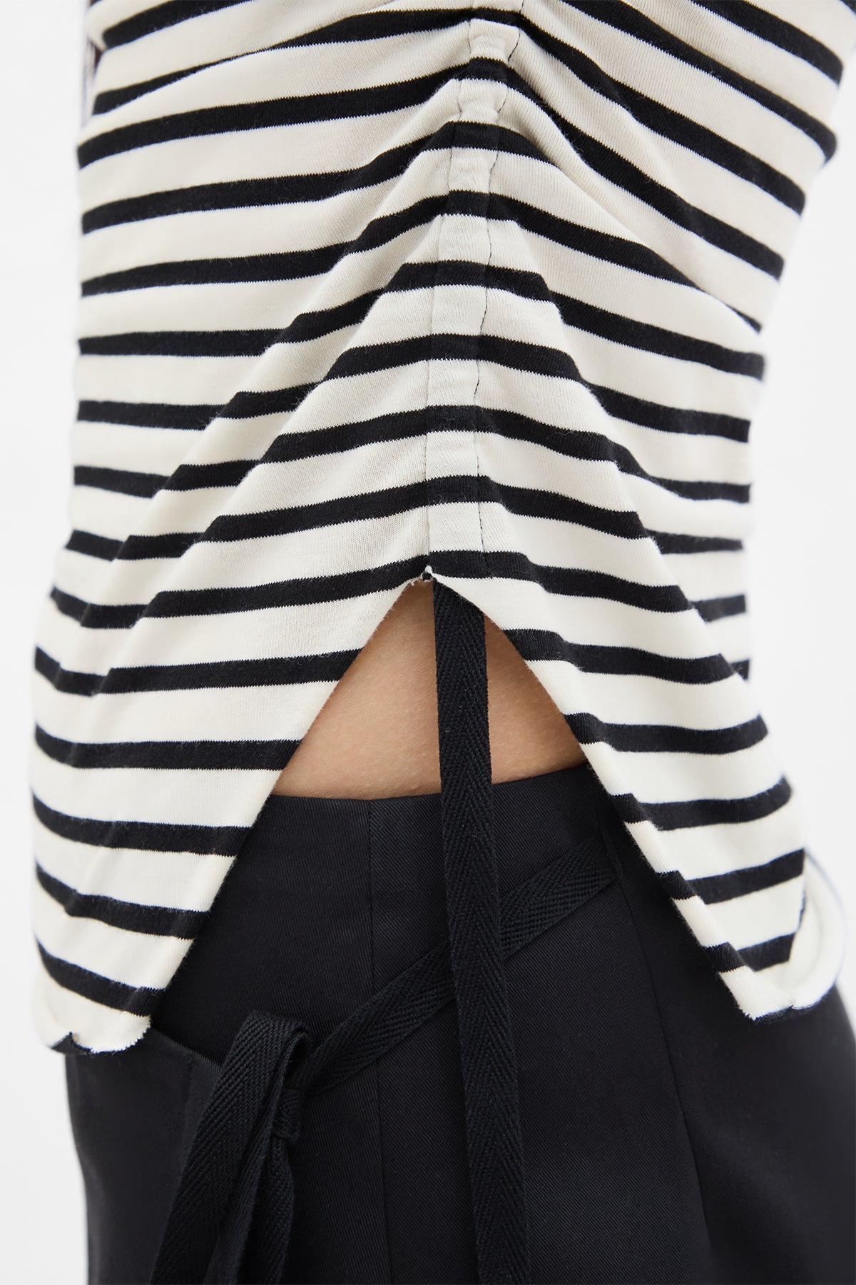 Oke Wrinkled Cropped Long Sleeve Top