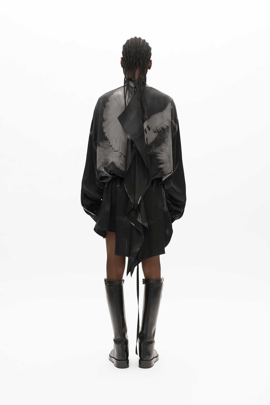 فستان ميني بأكمام طويلة من Yveta 