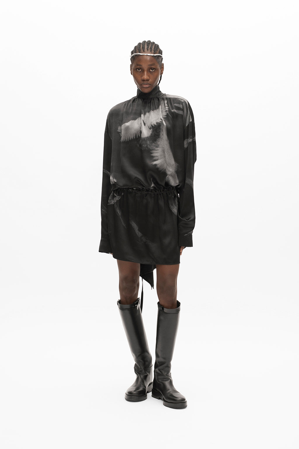 فستان ميني بأكمام طويلة من Yveta 