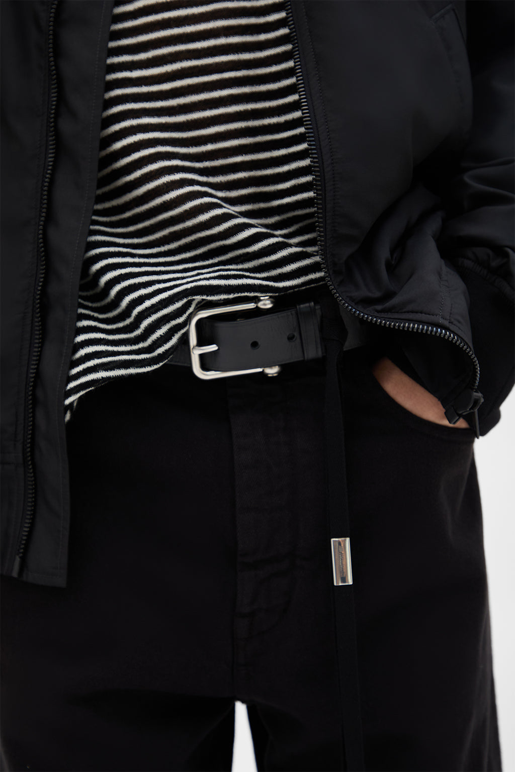 بنطلون واسع بأرجل متسعة بخمس جيوب 