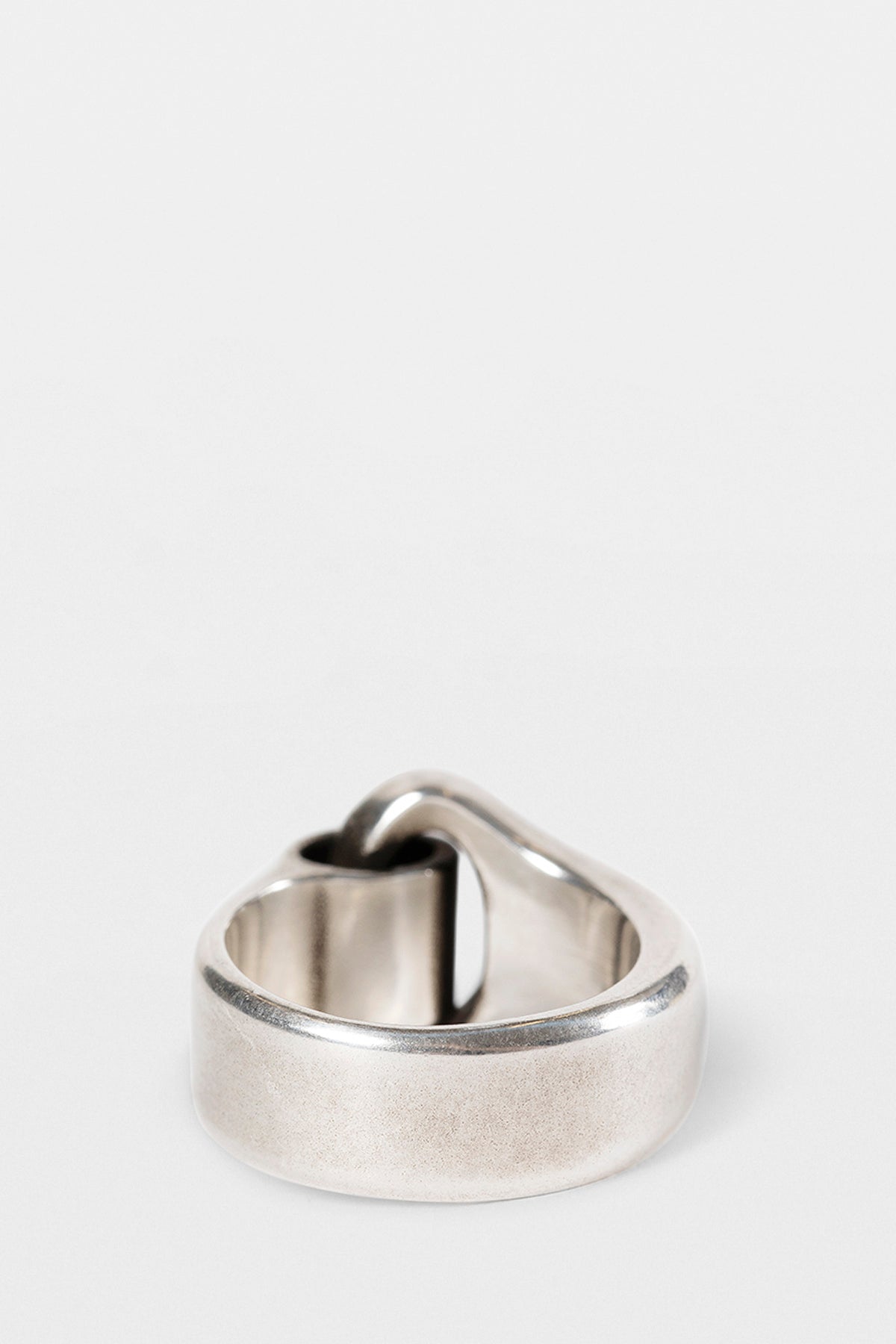 女性の指輪 – Ann Demeulemeester