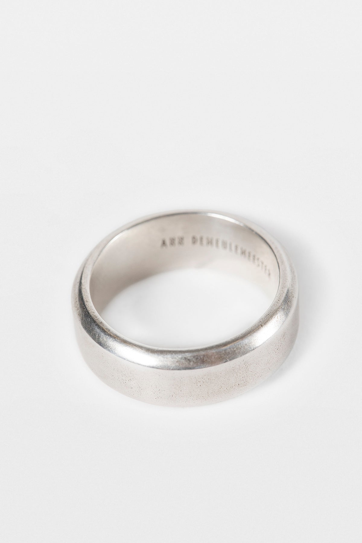 Vasti Minimalistic Squared Ring – Ann Demeulemeester