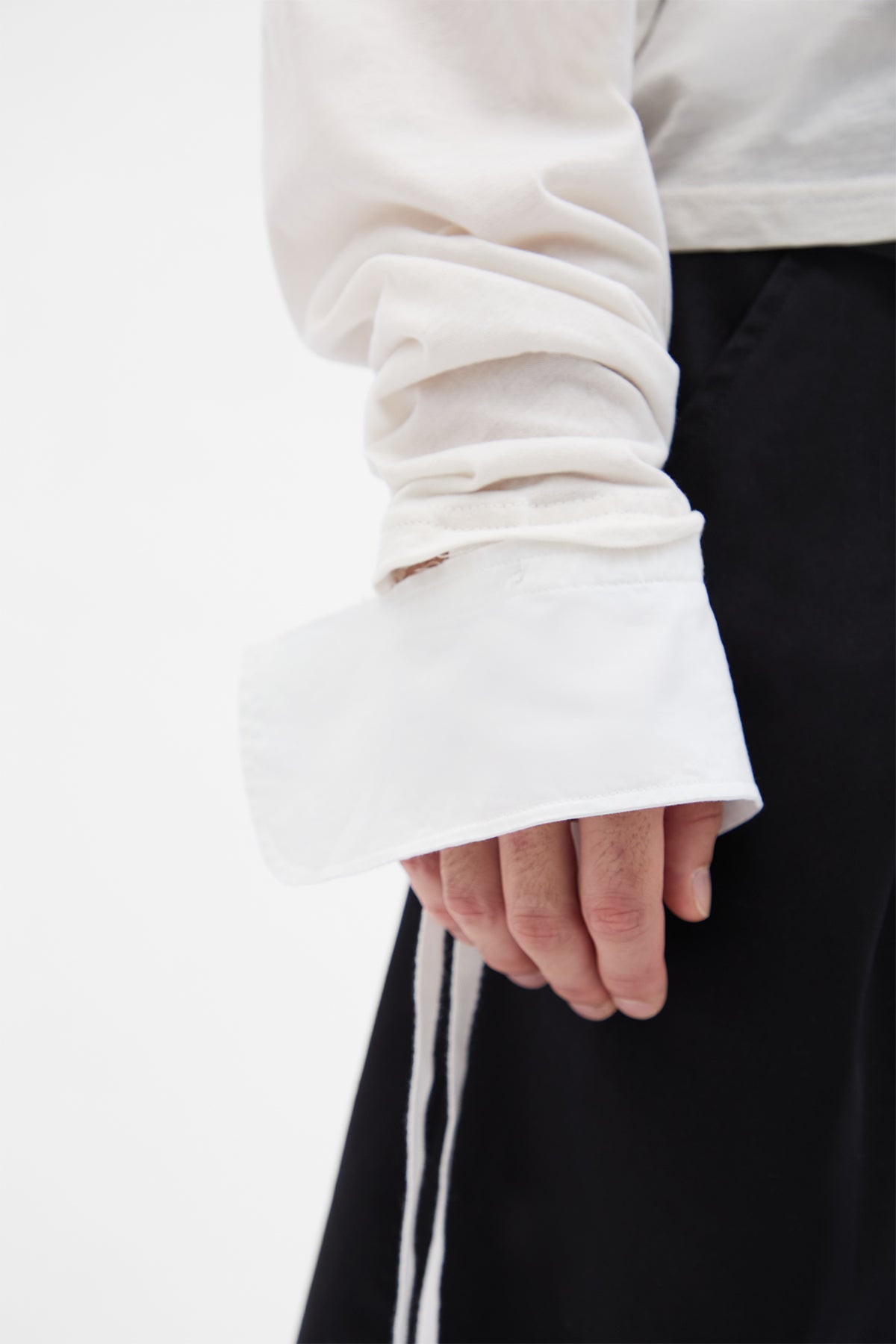 قميص بأكمام طويلة بطبعة سكتش من إميليوس 