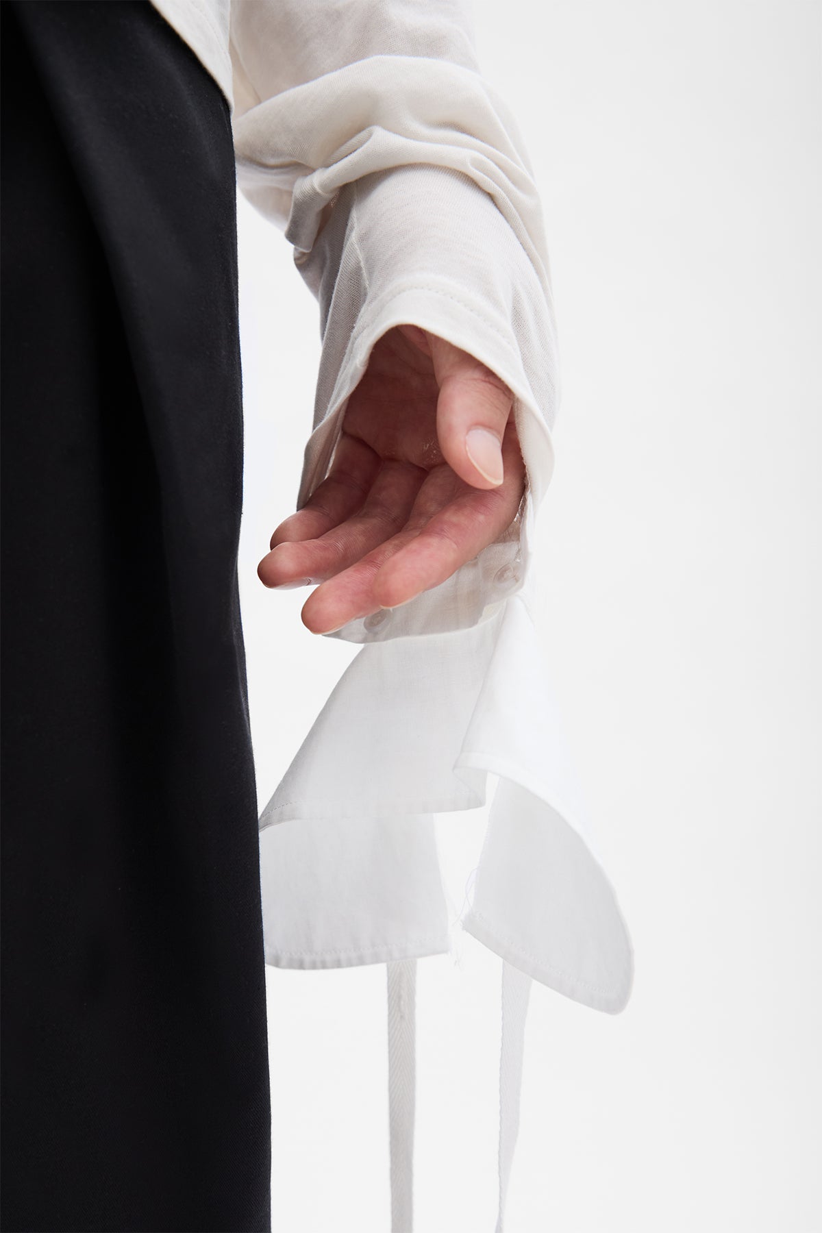 قميص بأكمام طويلة بطبعة سكتش من إميليوس 