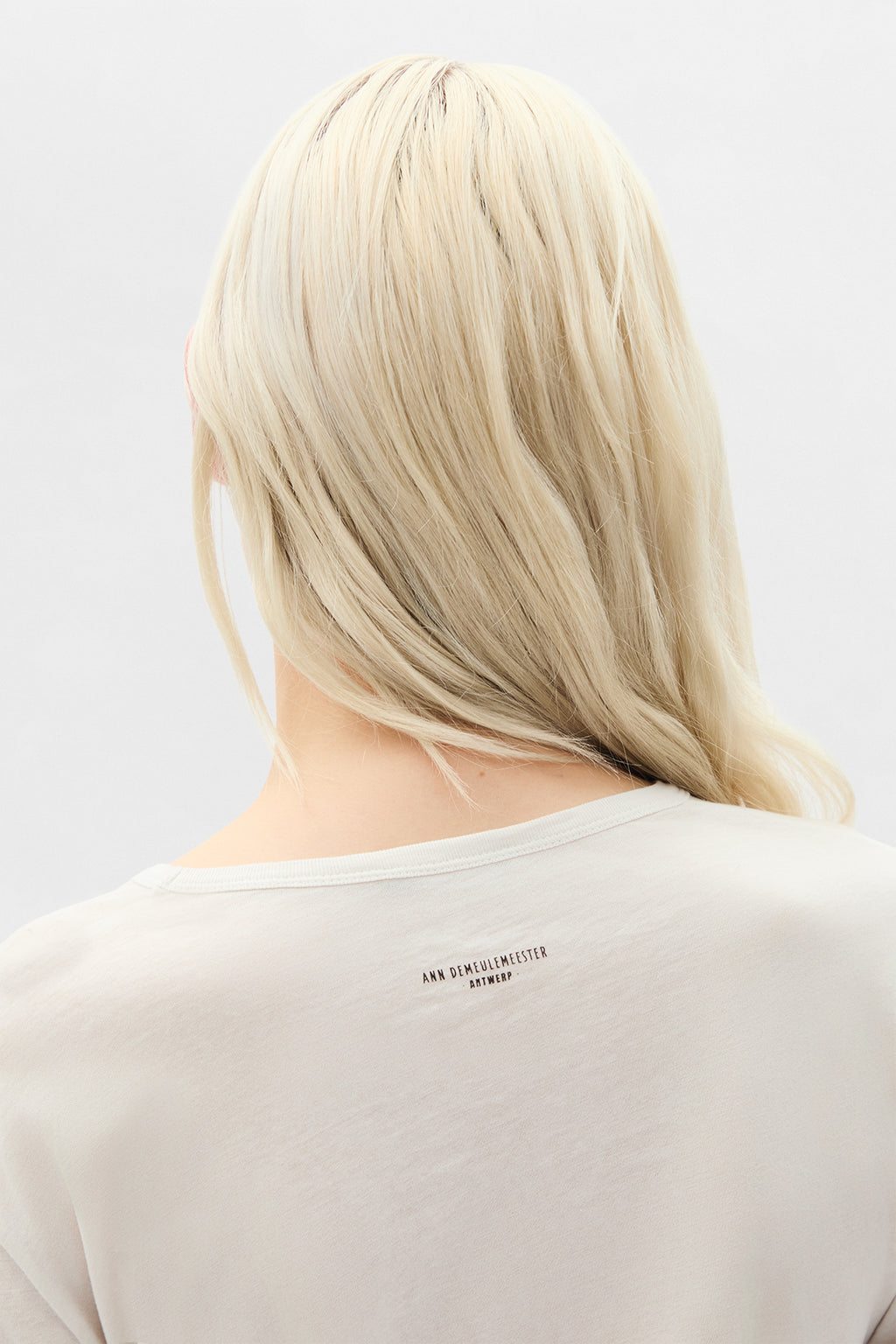 Top a maniche lunghe a pois rugoso corto 