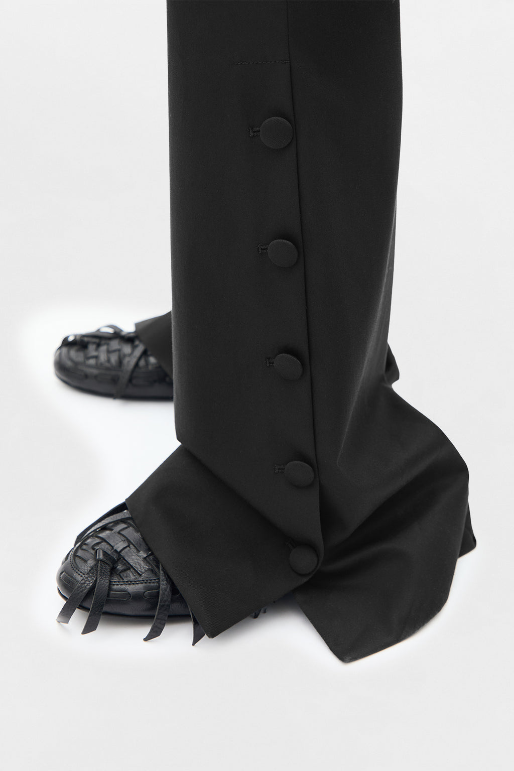 ヴァルド スリムフィット ブーツカット トラウザー 