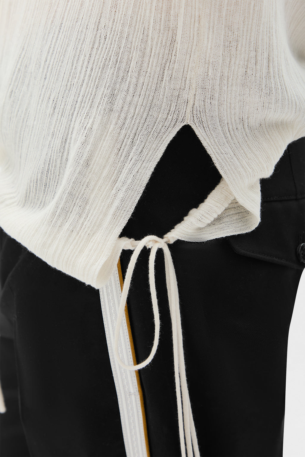 Maglione Tiu Creponette a costine con scollo a V profondo 