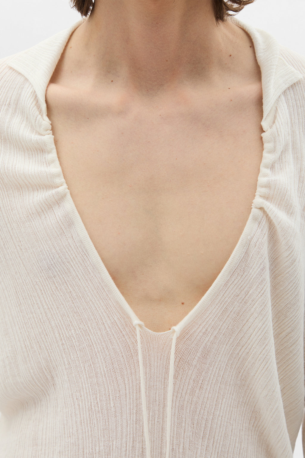 Maglione Tiu Creponette a costine con scollo a V profondo 