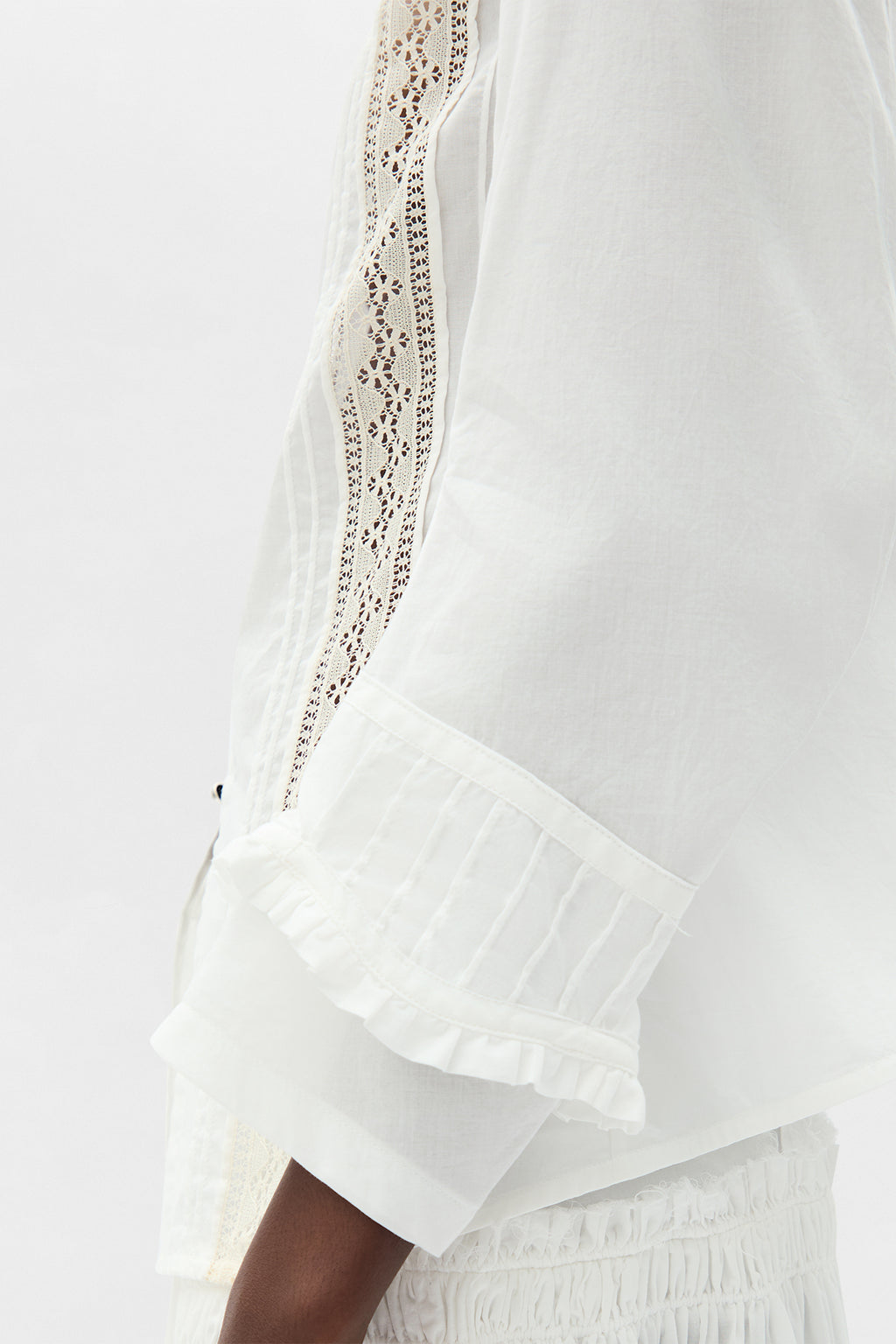 Chemise ouverte Lidy avec rubans en dentelle 