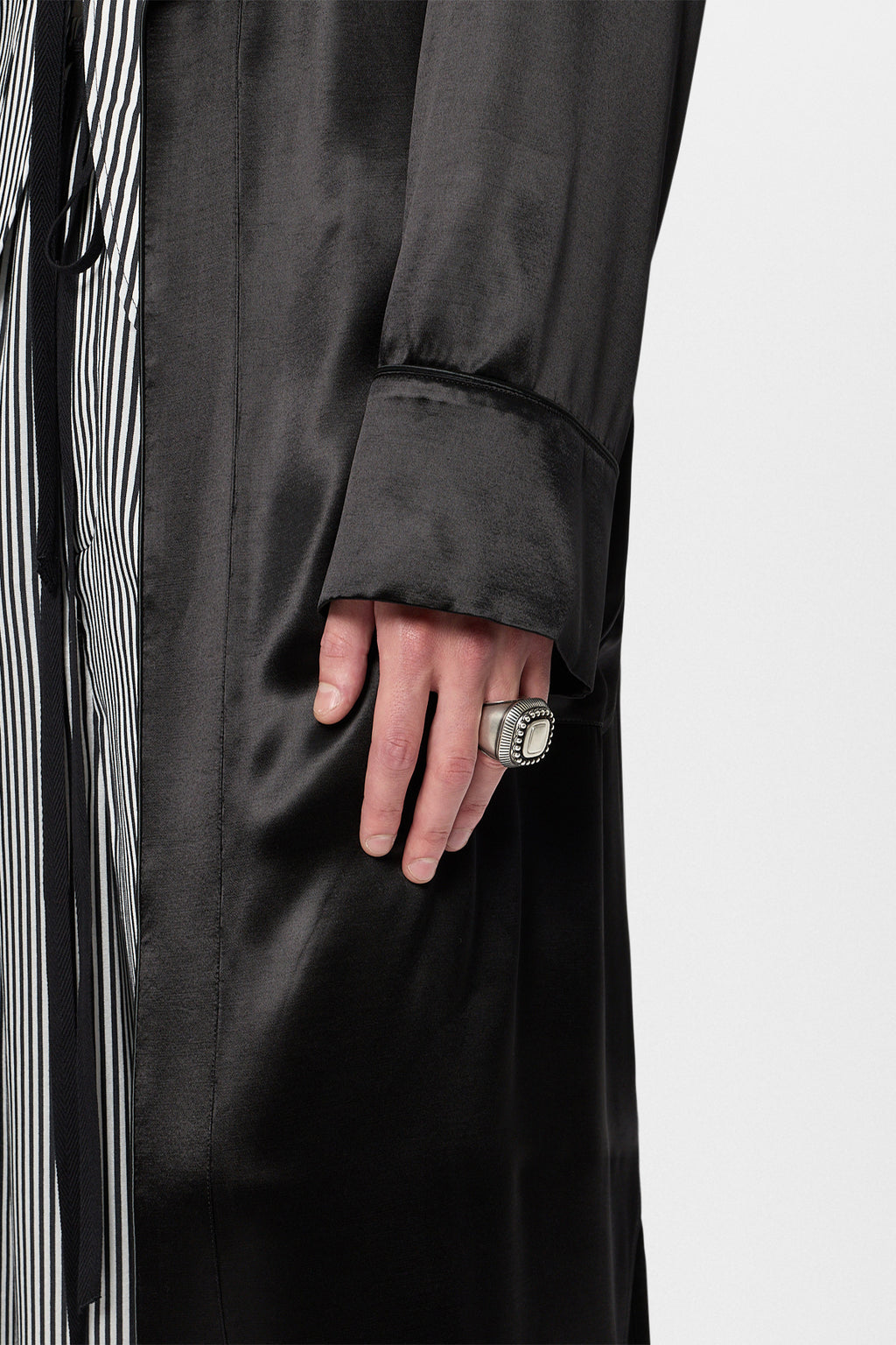 Wide Ring with Spheres