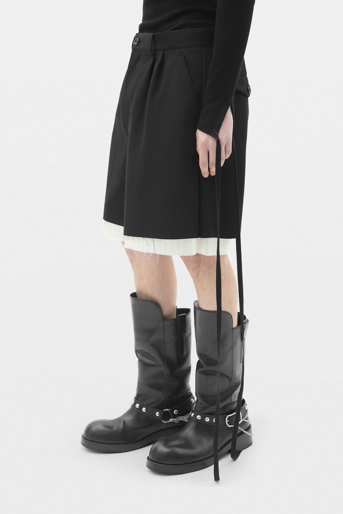 Pantaloncini Emund a pieghe con bordo grezzo 
