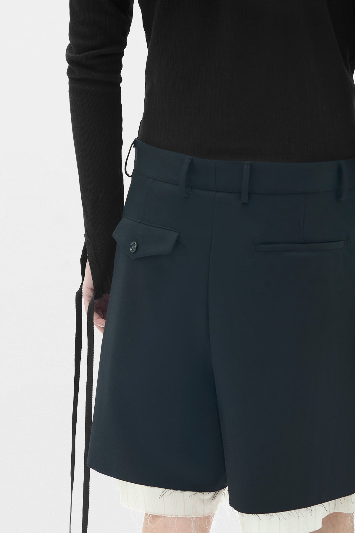 Pantaloncini Emund a pieghe con bordo grezzo 