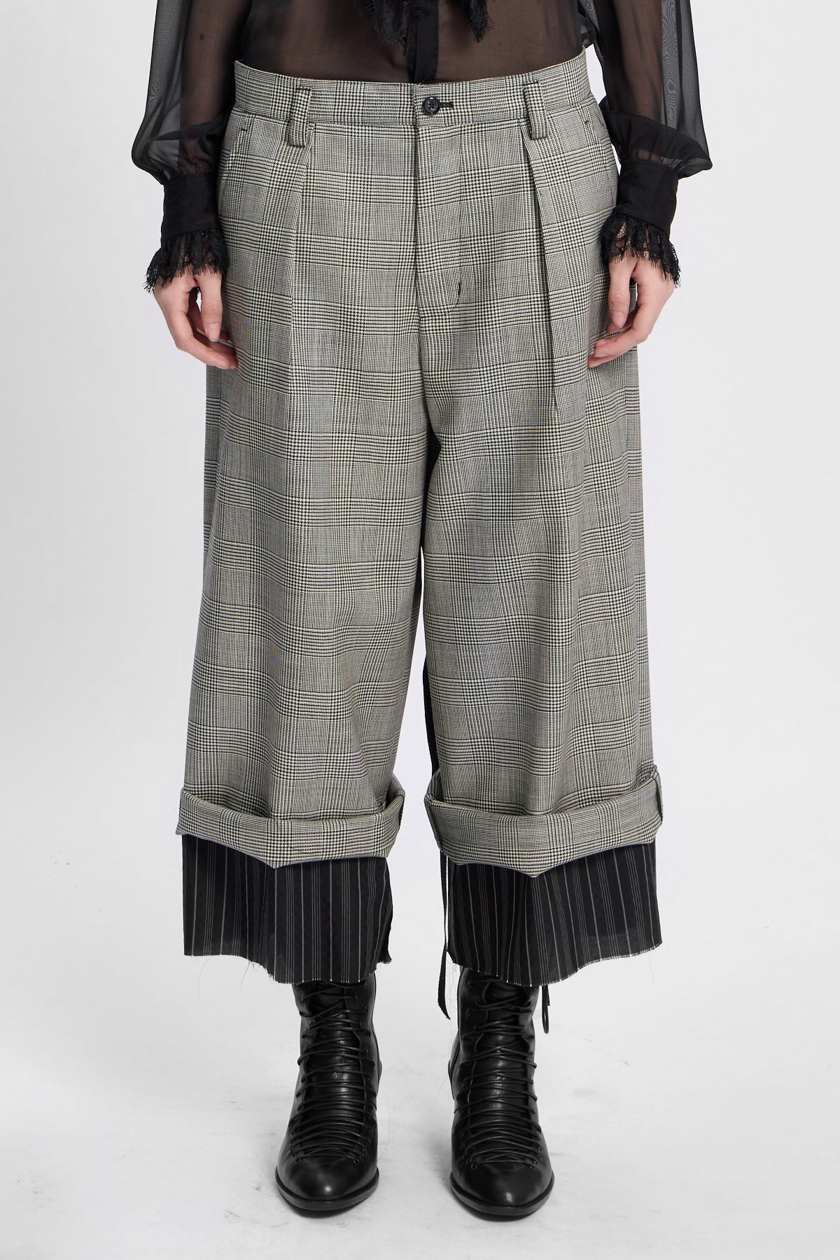 Helse Wide Leg Cropped Trousers With Lining Cuffs