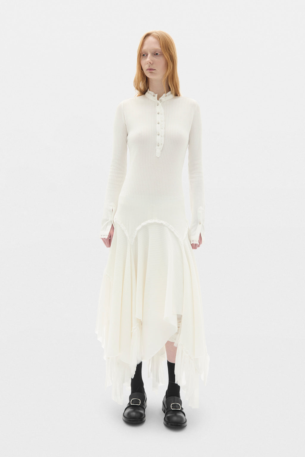 Tessie Engeschnittenes Serafino-Kleid mit Chiffonrüschen 