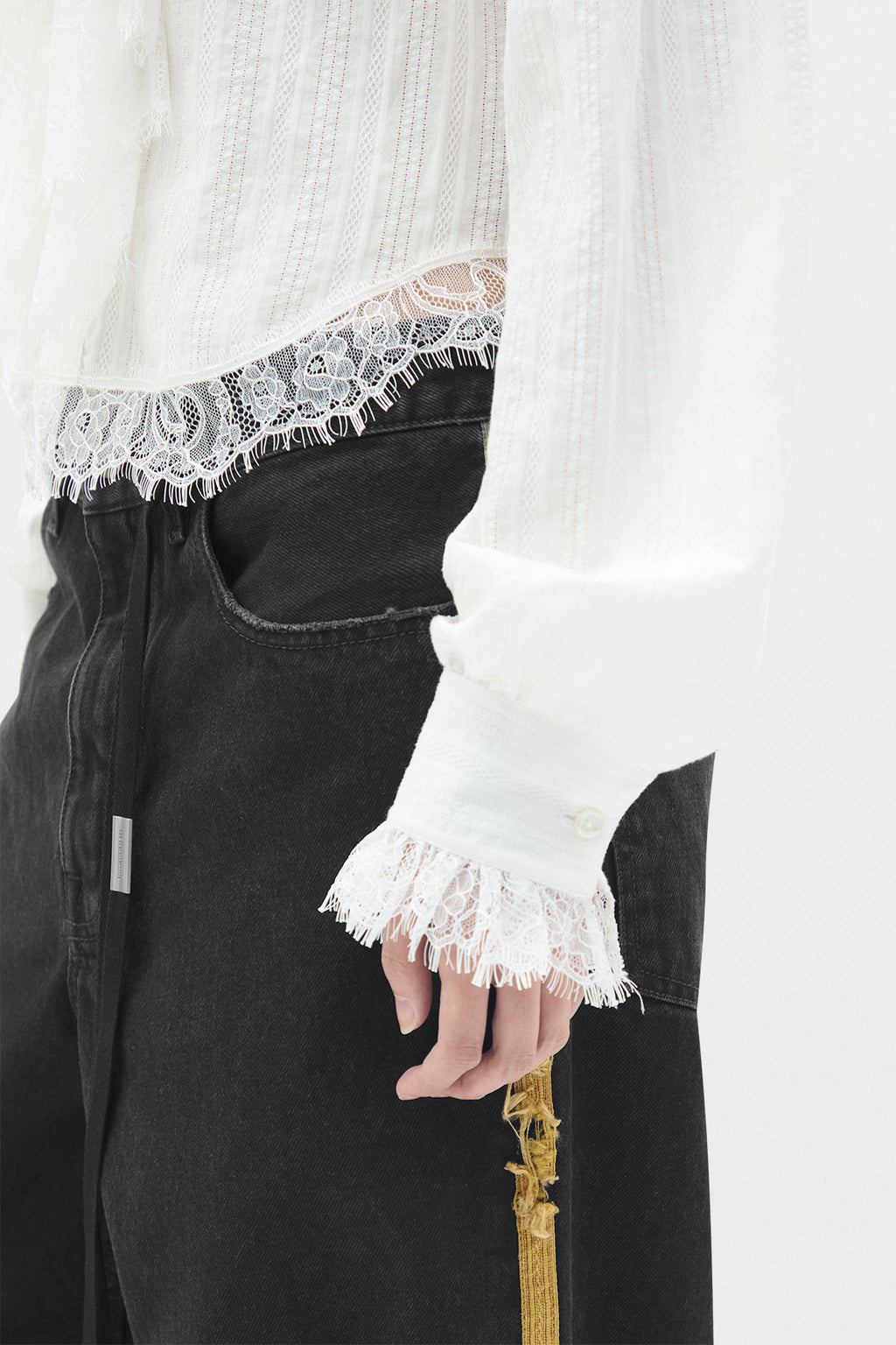 Chemise Freda Cropped avec volants en dentelle 