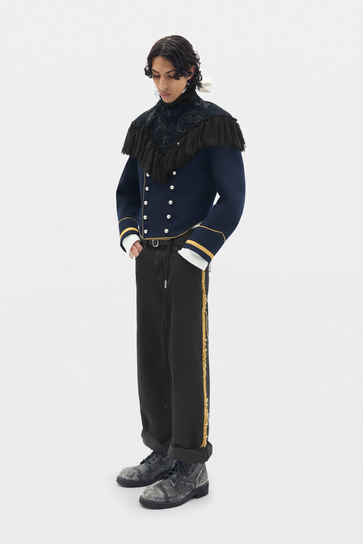 Pekka Bestickter Mikro-Cape mit Spitzenrüschen 