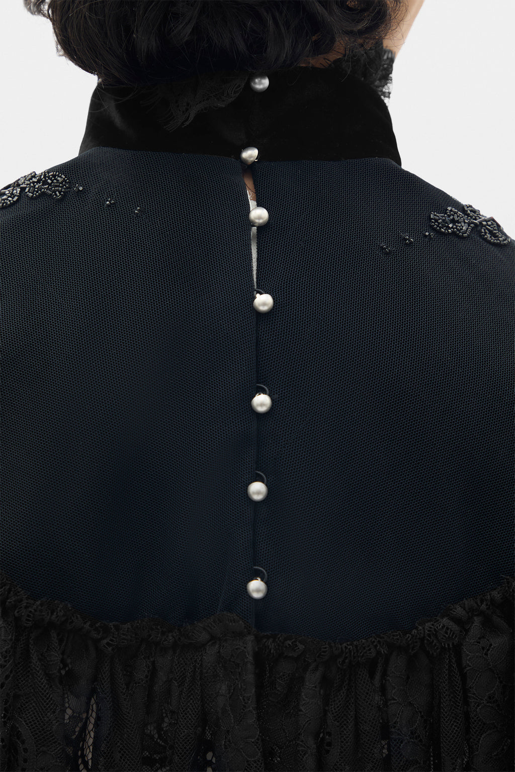 Pekka Bestickter Mikro-Cape mit Spitzenrüschen 