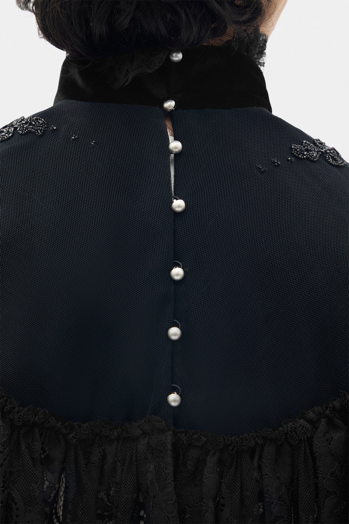 Pekka Bestickter Mikro-Cape mit Spitzenrüschen 