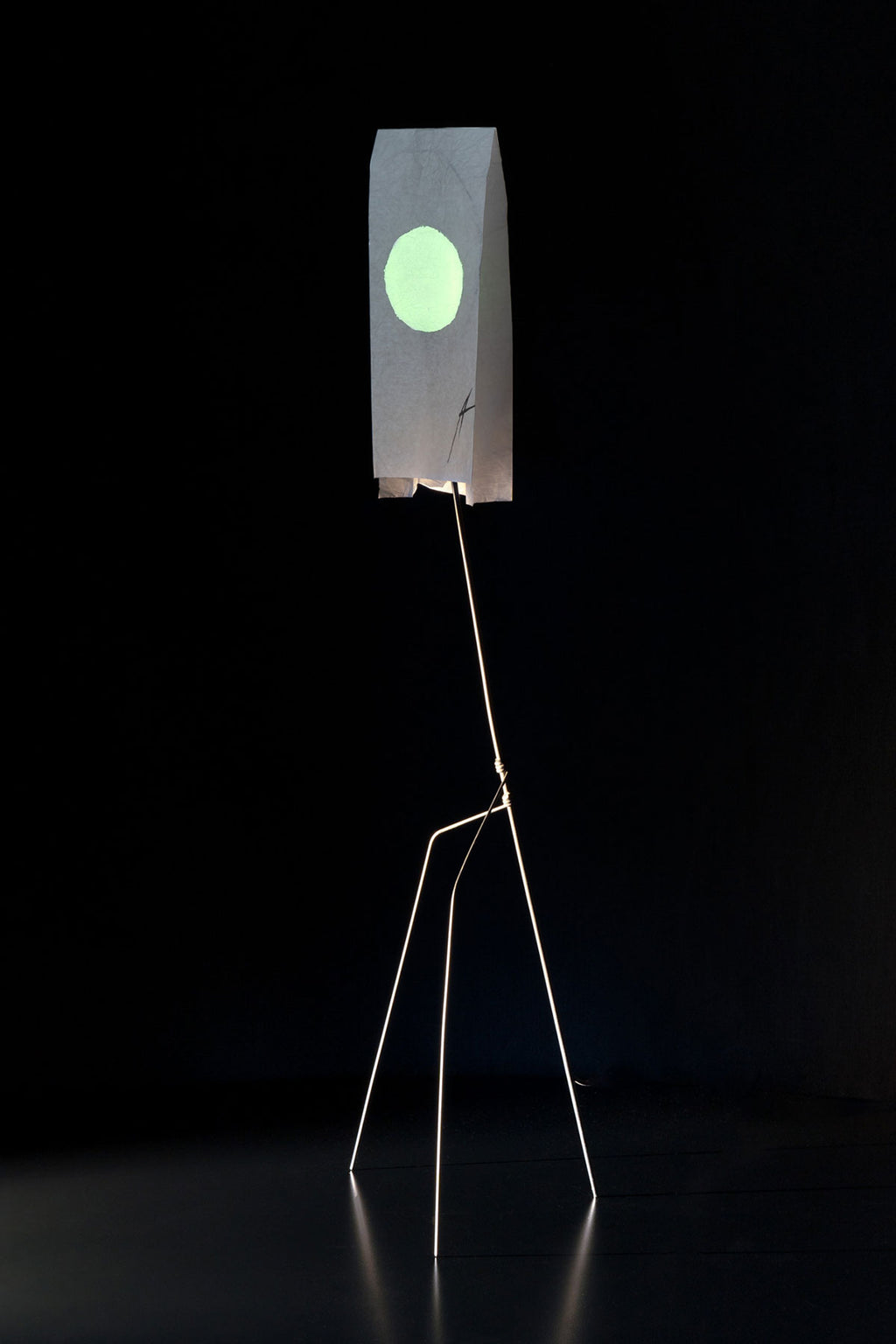 Eo - مصباح قائم بذاته 